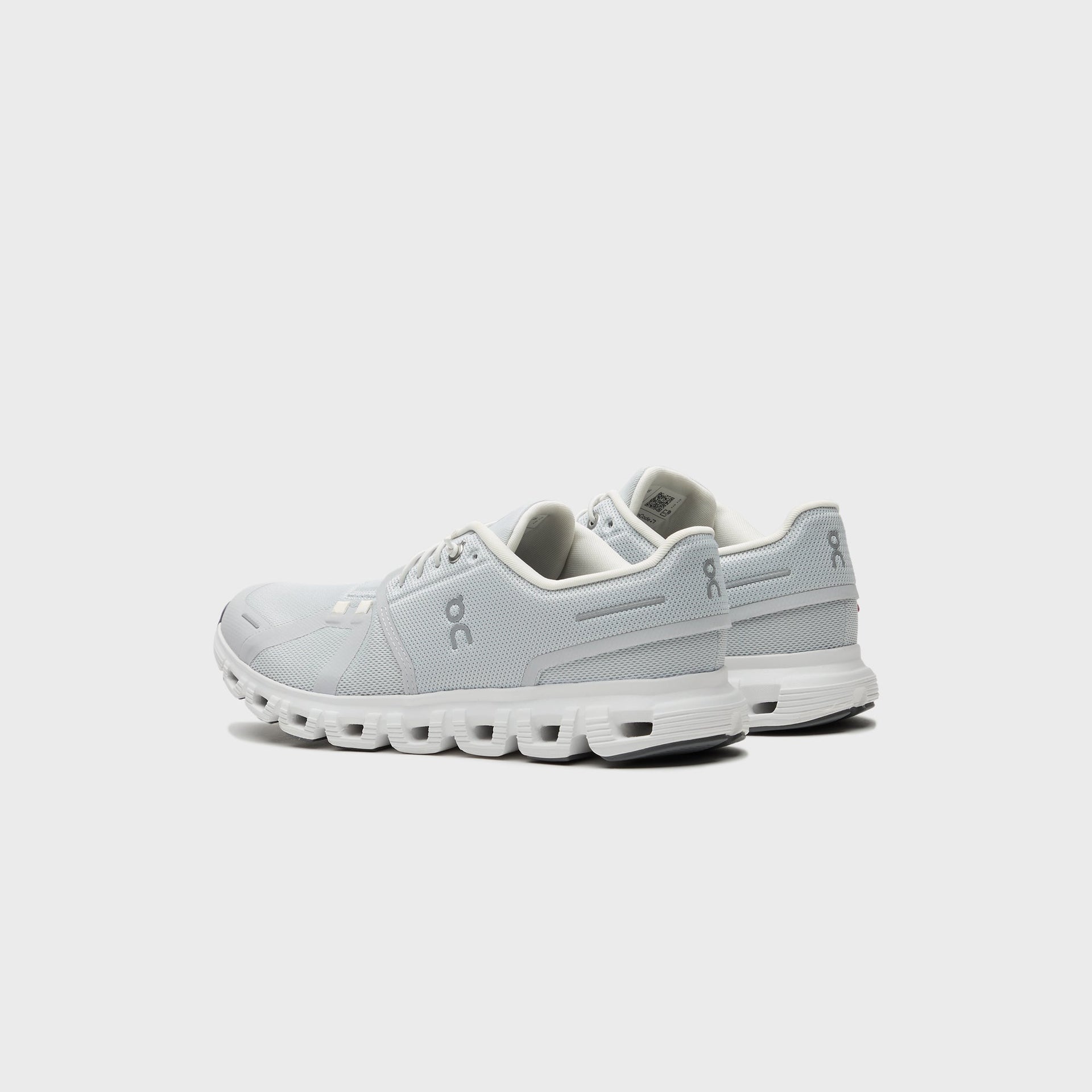 Dazzle with a quirky vibe and cool look wearing the Â® Axelion Light Fade lifestyle sneakers