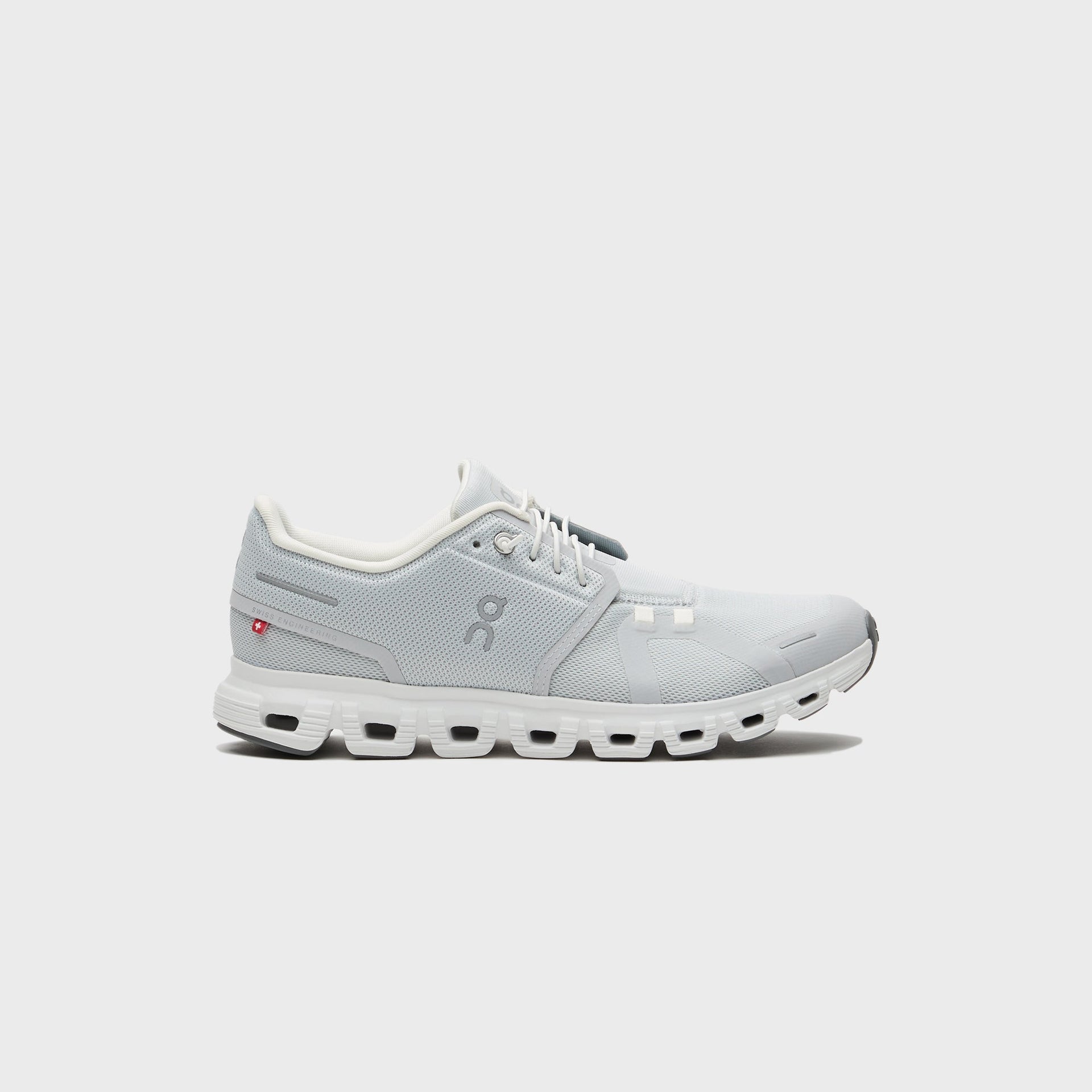 Dazzle with a quirky vibe and cool look wearing the Â® Axelion Light Fade lifestyle sneakers