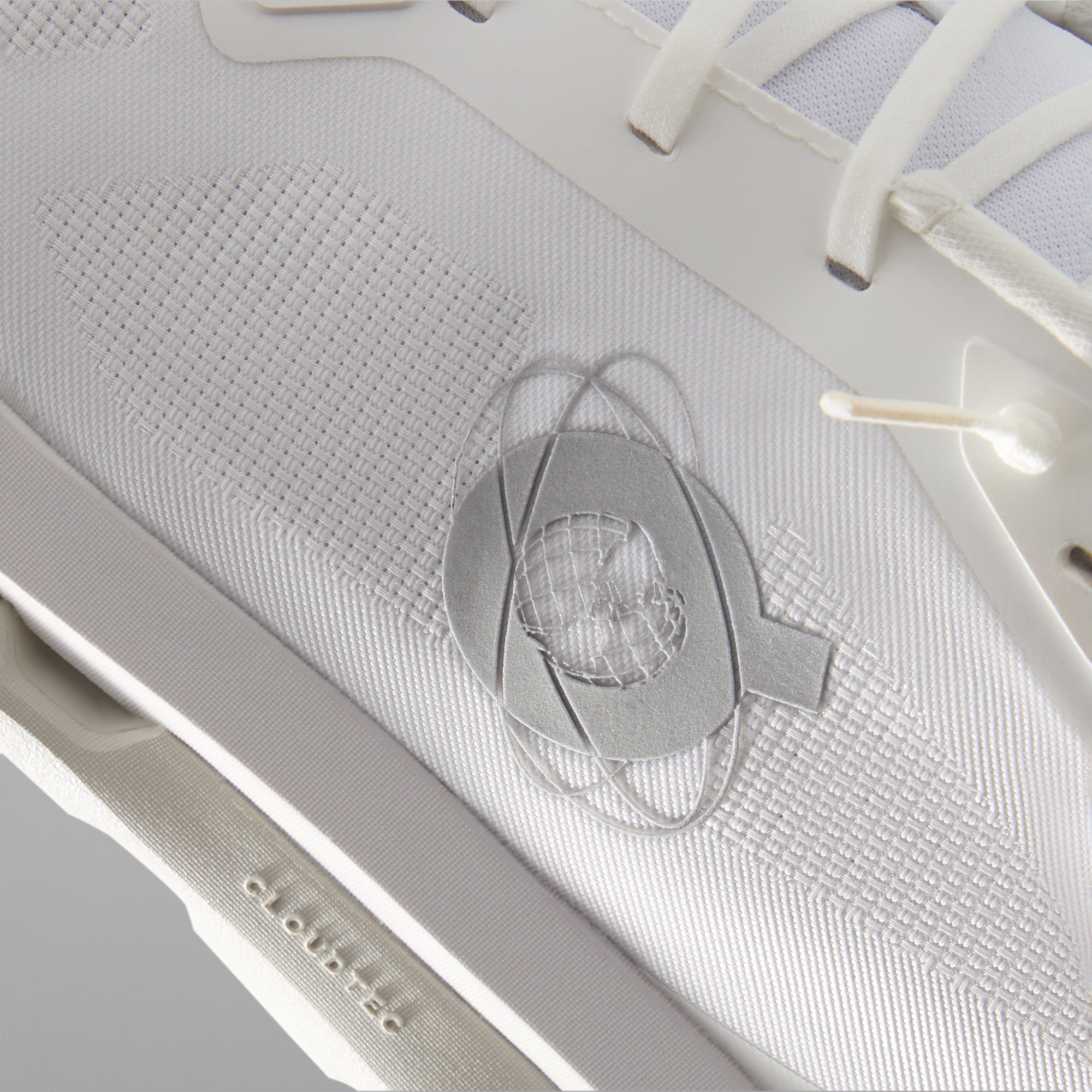 KITH × On Cloudzone \"White/Ice\"女性用 PRE-ORDER | Kith for On WMNS Cloudzone - White Ice