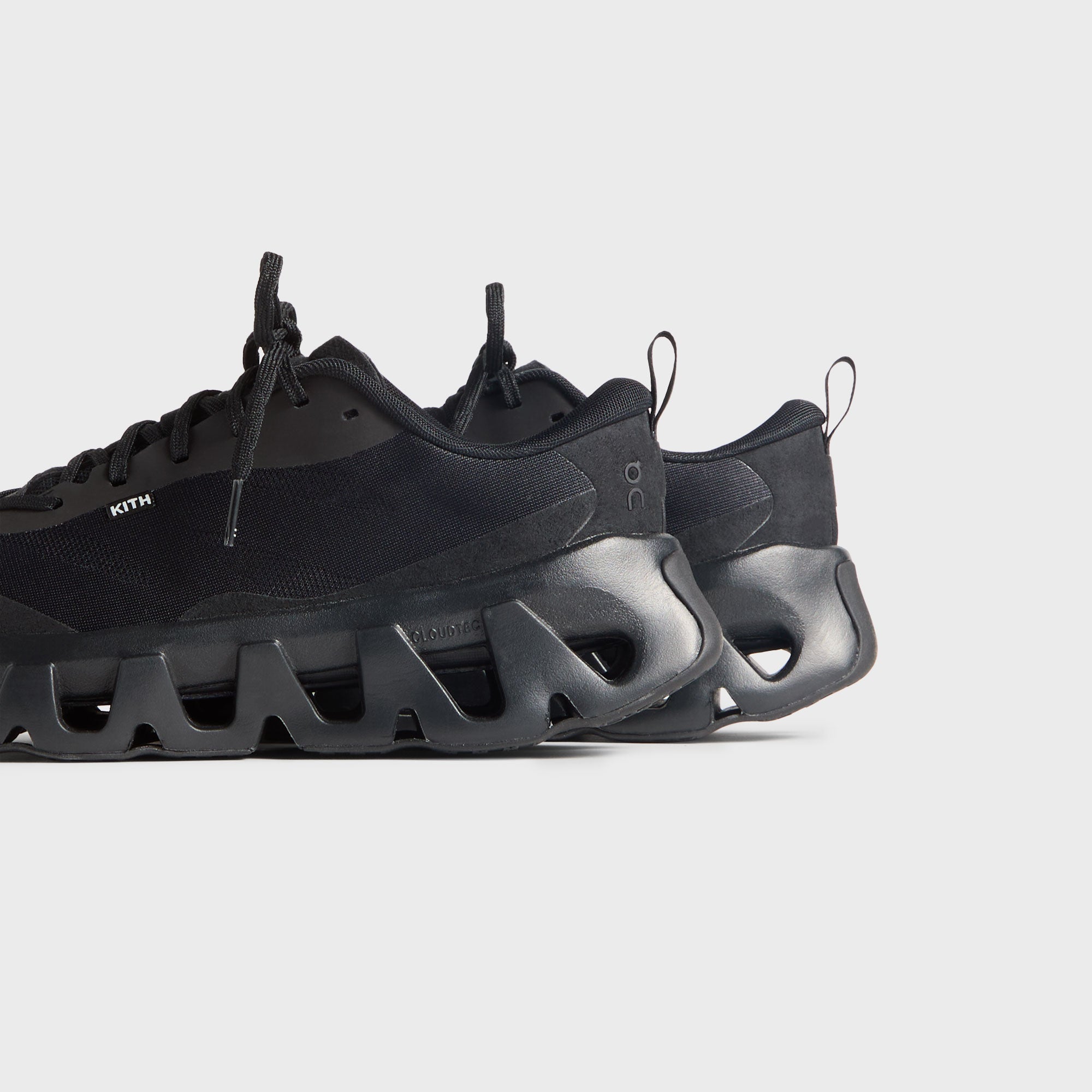 Kith for On K-Tech 1 ブラックスニーカー Kith for On K-Tech 1 - Black / Black