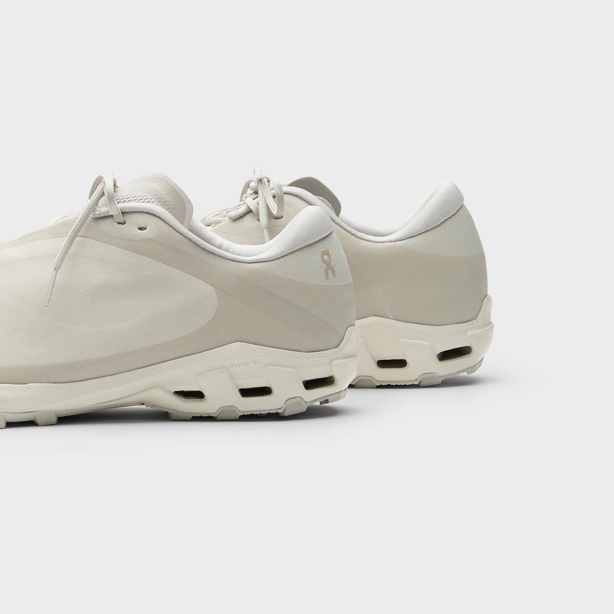 靴 On x PAF cloudventure peak ice moon On Running Cloudventure Peak PAF Ice | Moon – ESSXNYC