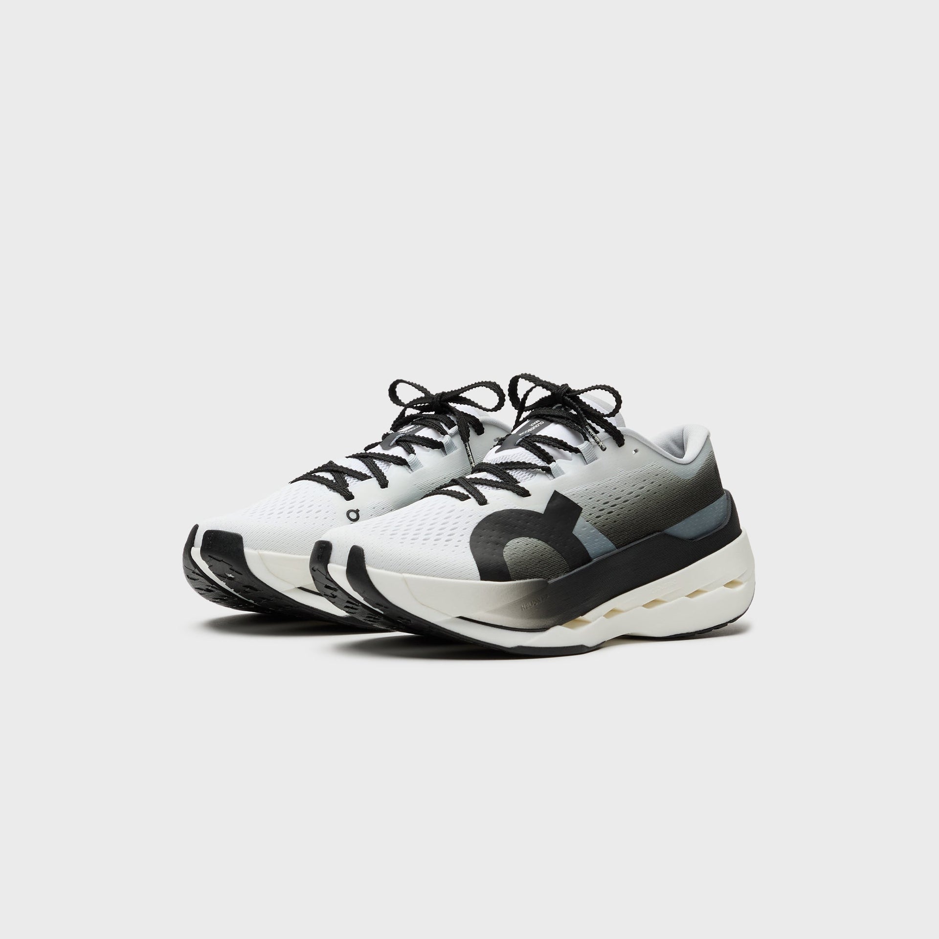 On Running WMNS Cloudboom Max - White / Black