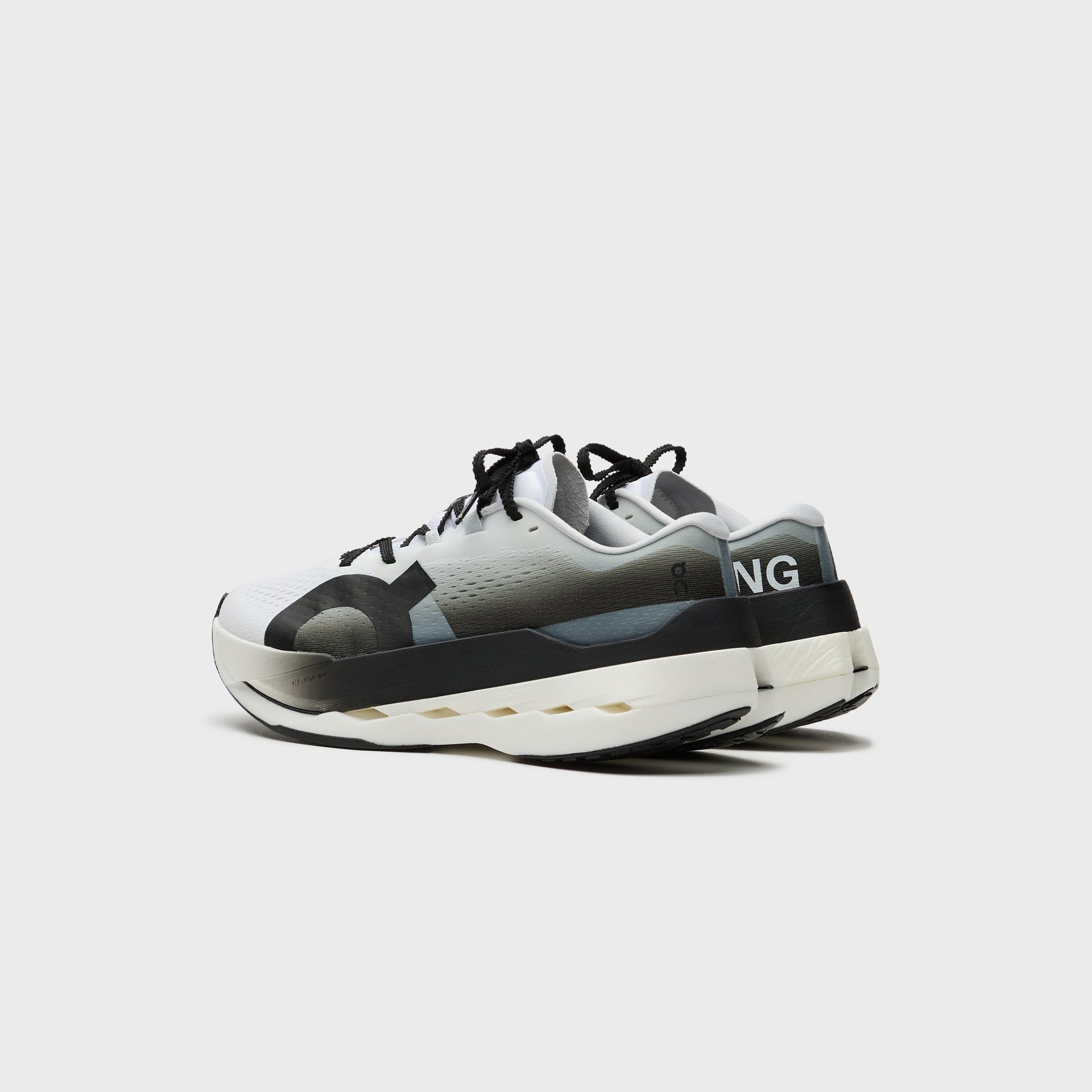 On Running WMNS Cloudboom Max - White / Black