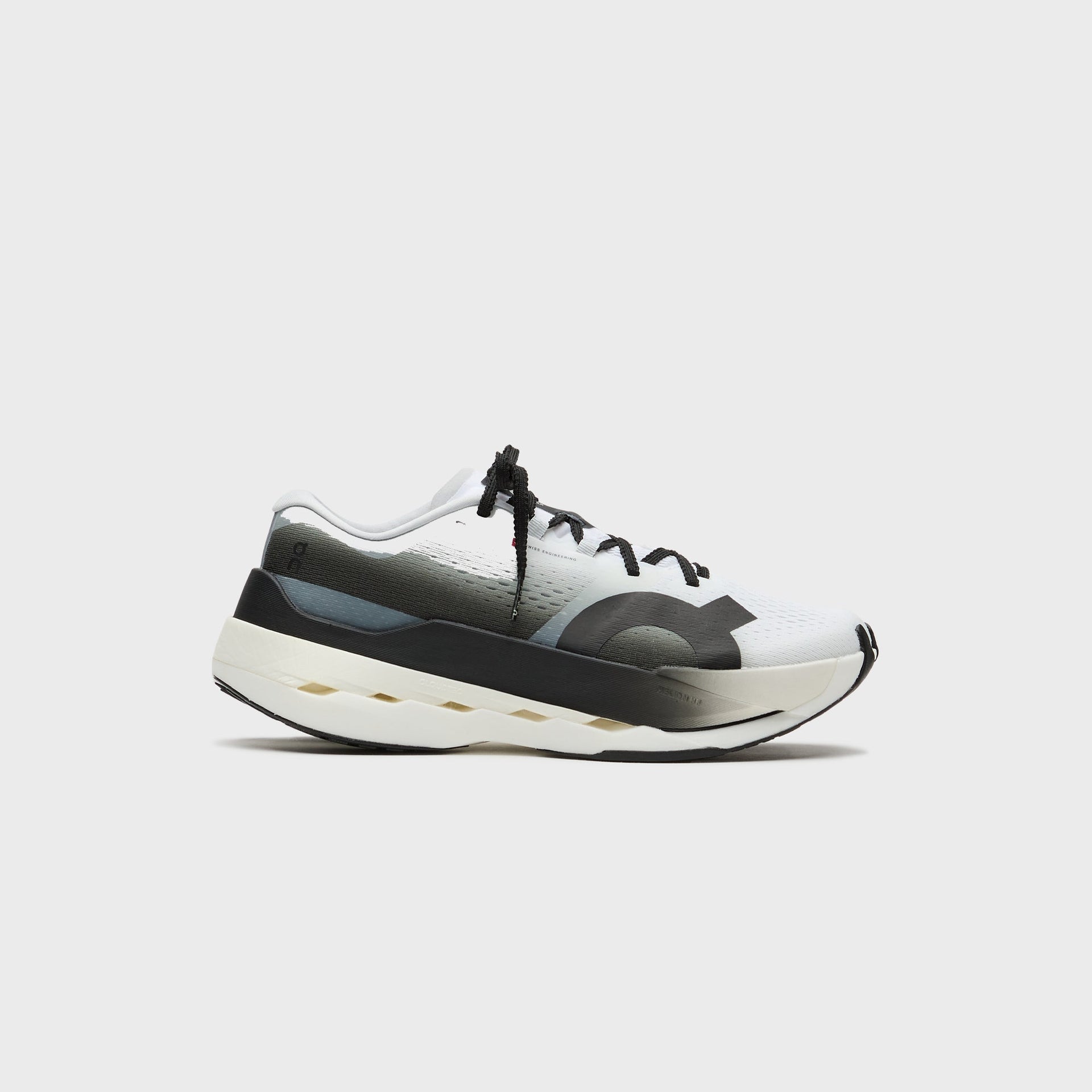 On Running WMNS Cloudboom Max - White / Black