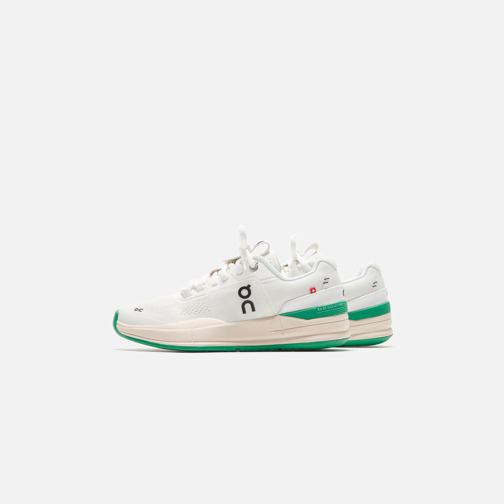 On Running WMNS The Roger Pro Exclusive White / Mint Kith