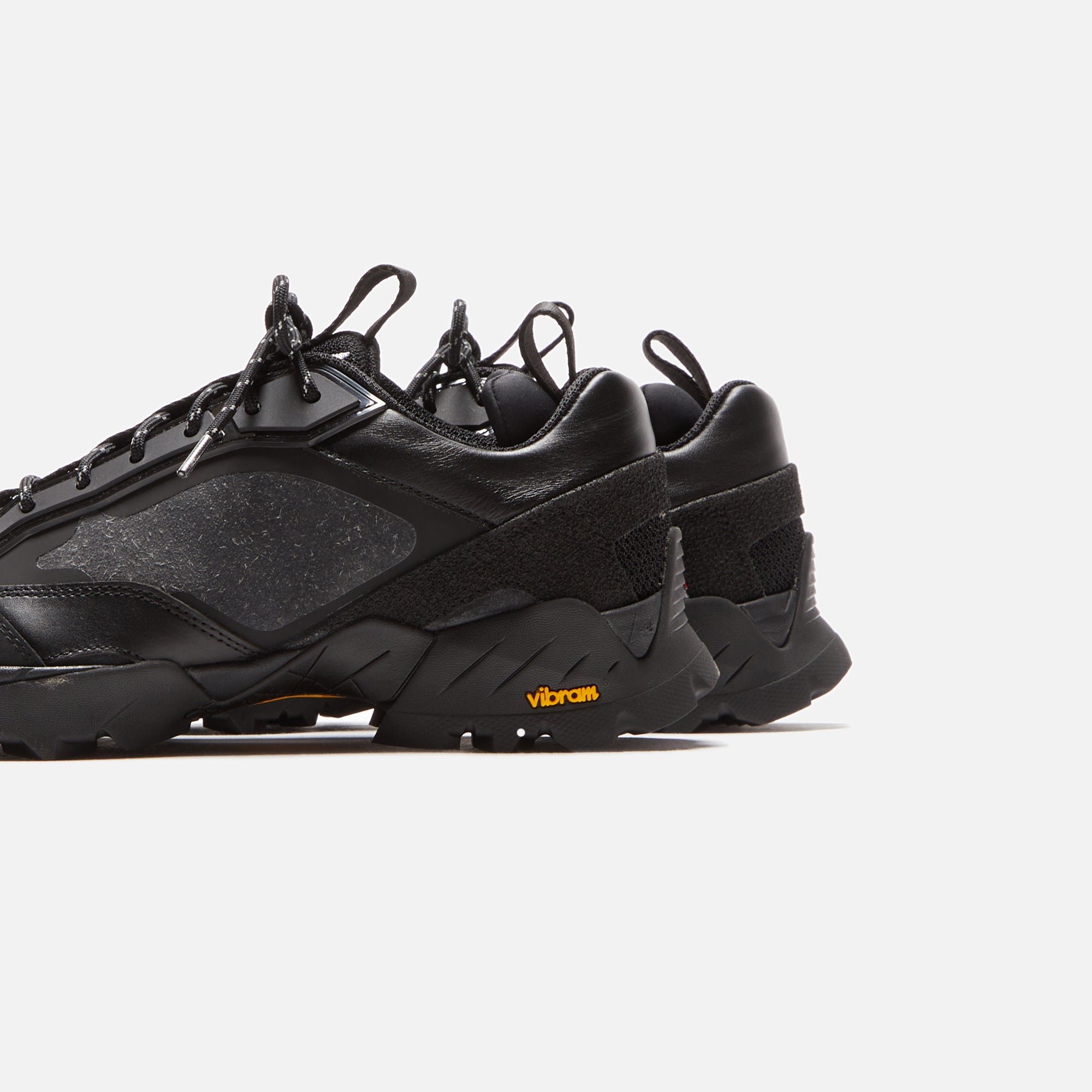 ROA Lhakpa Shoes - Black | Always in Colour