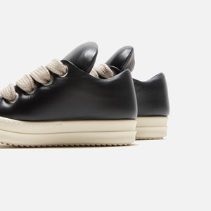 Rick Owens Scarpe in Pelle Jumbo Laced Padded Low Sneakers - Black / Milk