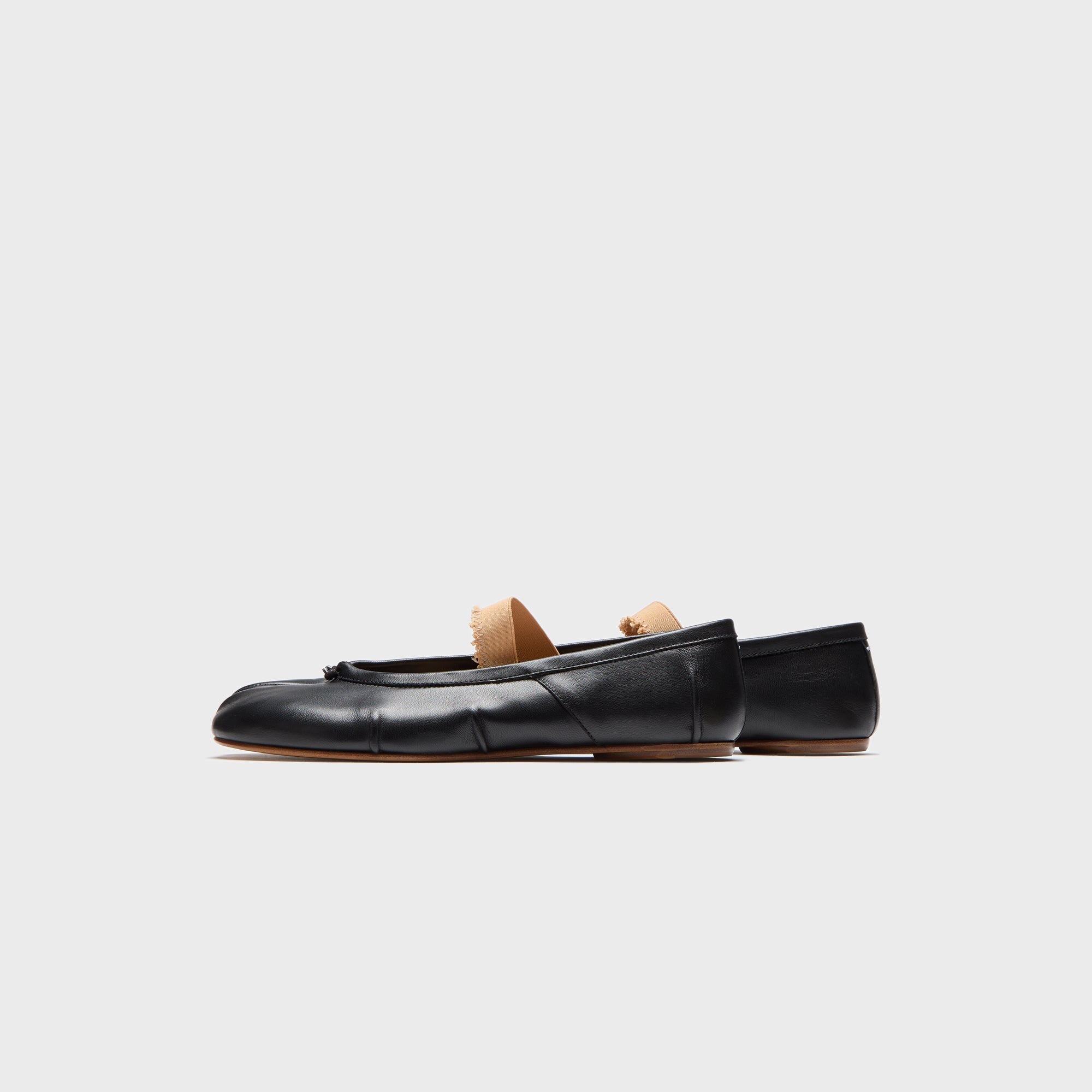 Maison Margiela＞「タビ」バレリーナ(Black) Maison Margiela Tabi Elastic Band Ballerina - Black / Nude