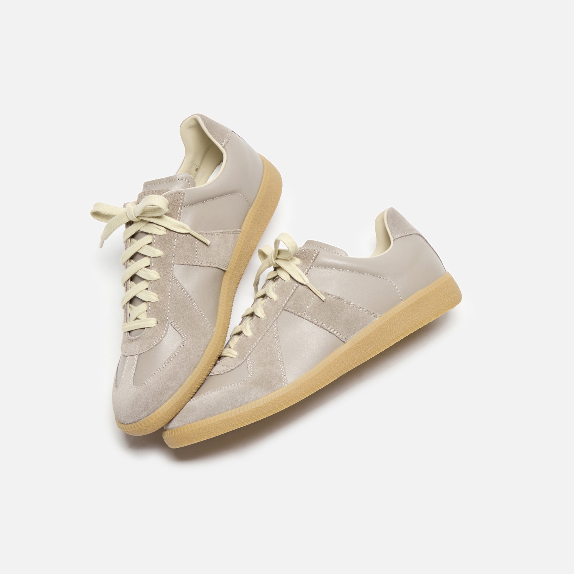 シューズ・サンダルその他 Maison Margiela Replica sneakers in light beige and grey Maison Margiela Replica sneakers in light beige and grey