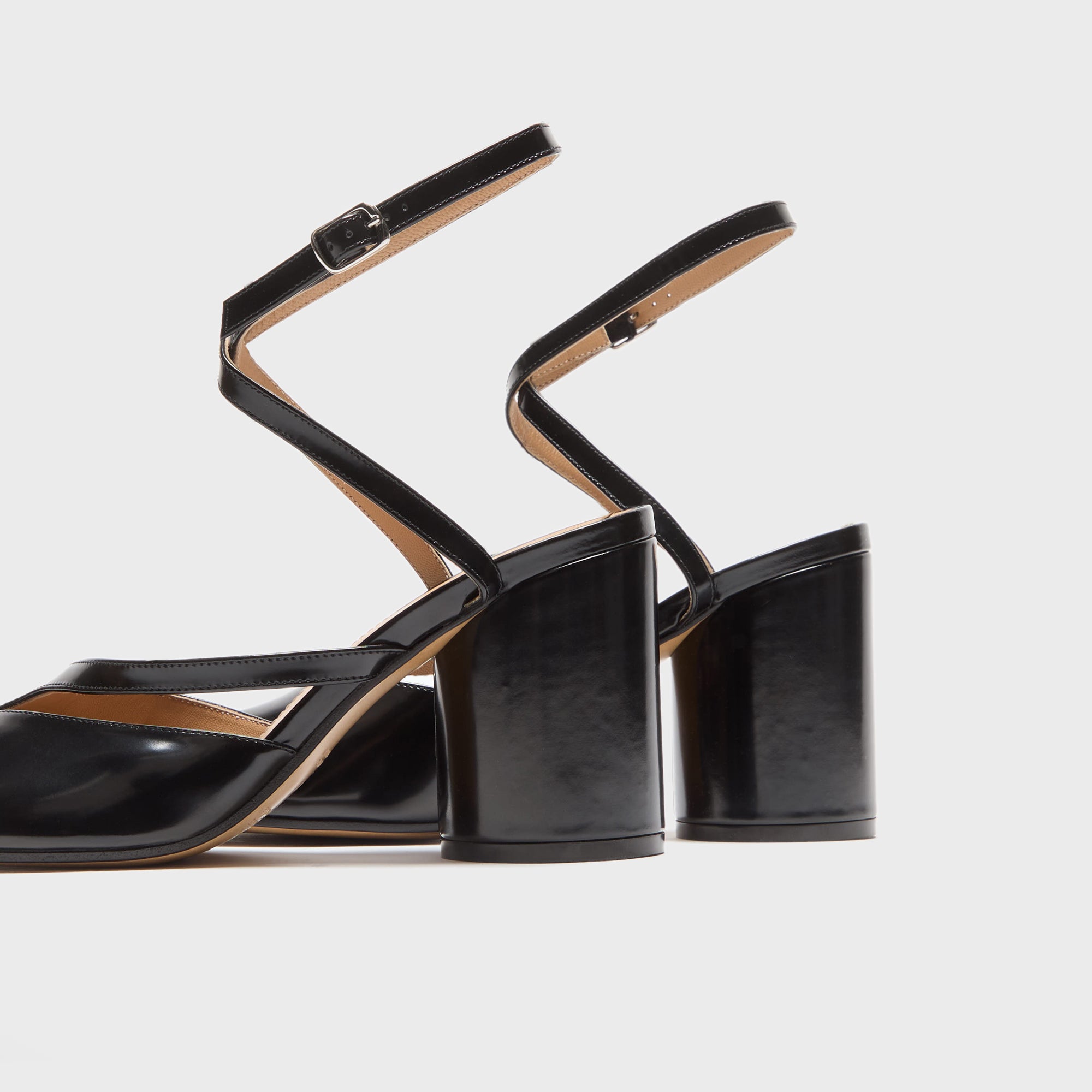 Maison Margiela Tabi Sandal Pump H80 - Black – Kith