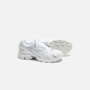 Saucony another Progrid Triumph 4 - White / Silver