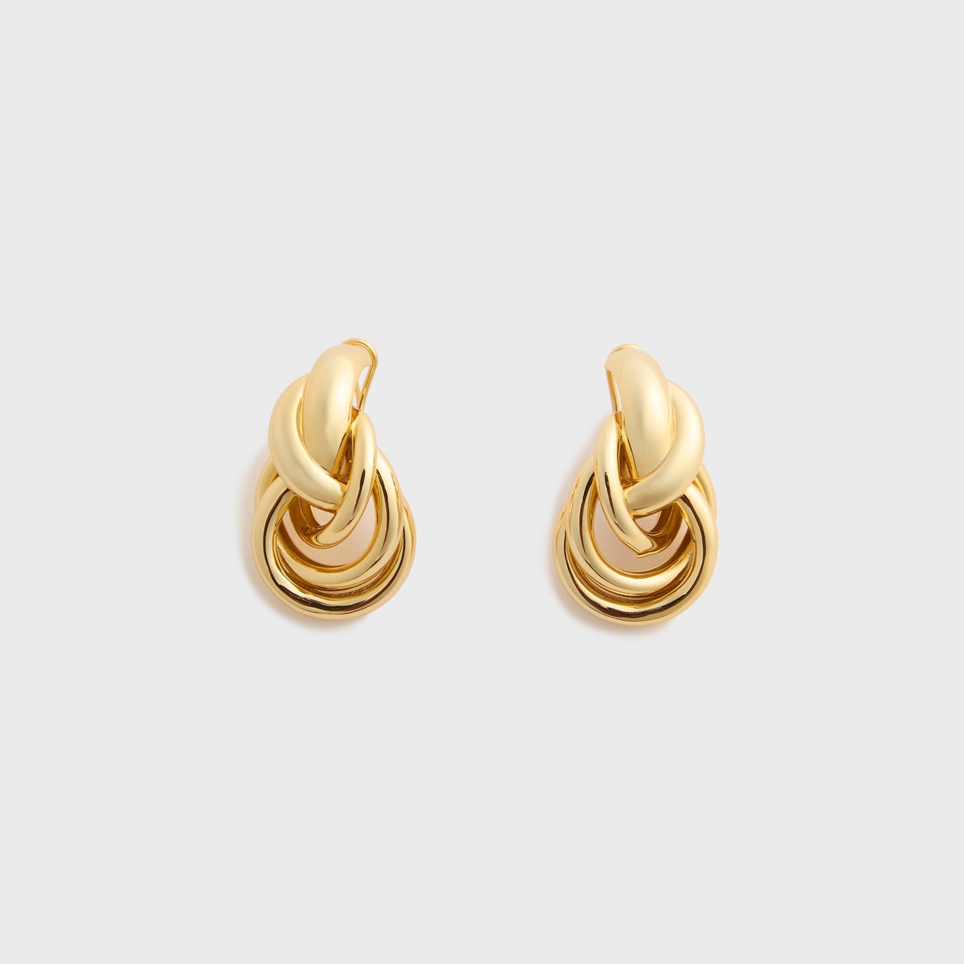 SHASHI Genevieve Earring in Gold