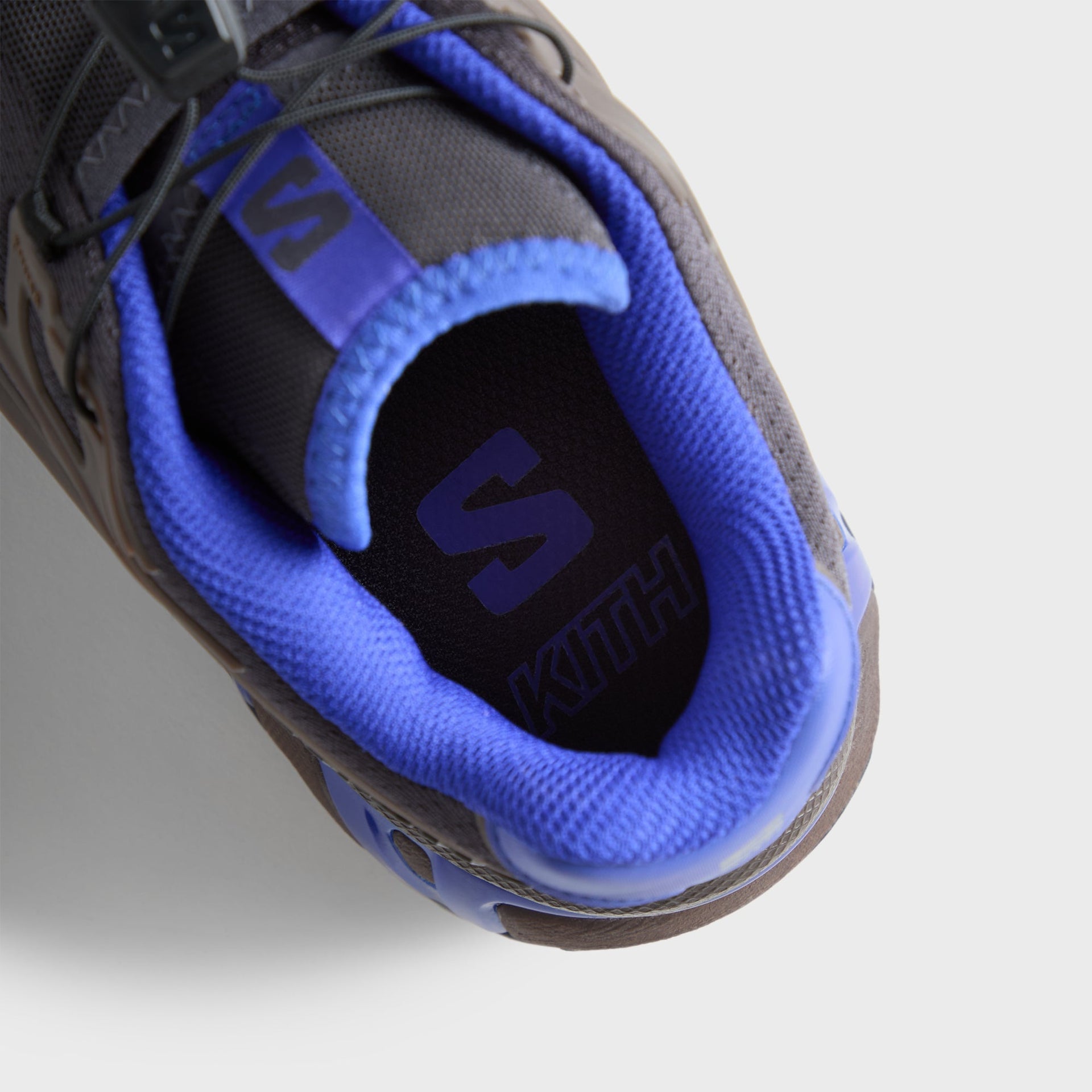 Kith for Salomon XT-EVO insole detail, blue lining with co-branded Kith and Salomon S logo
