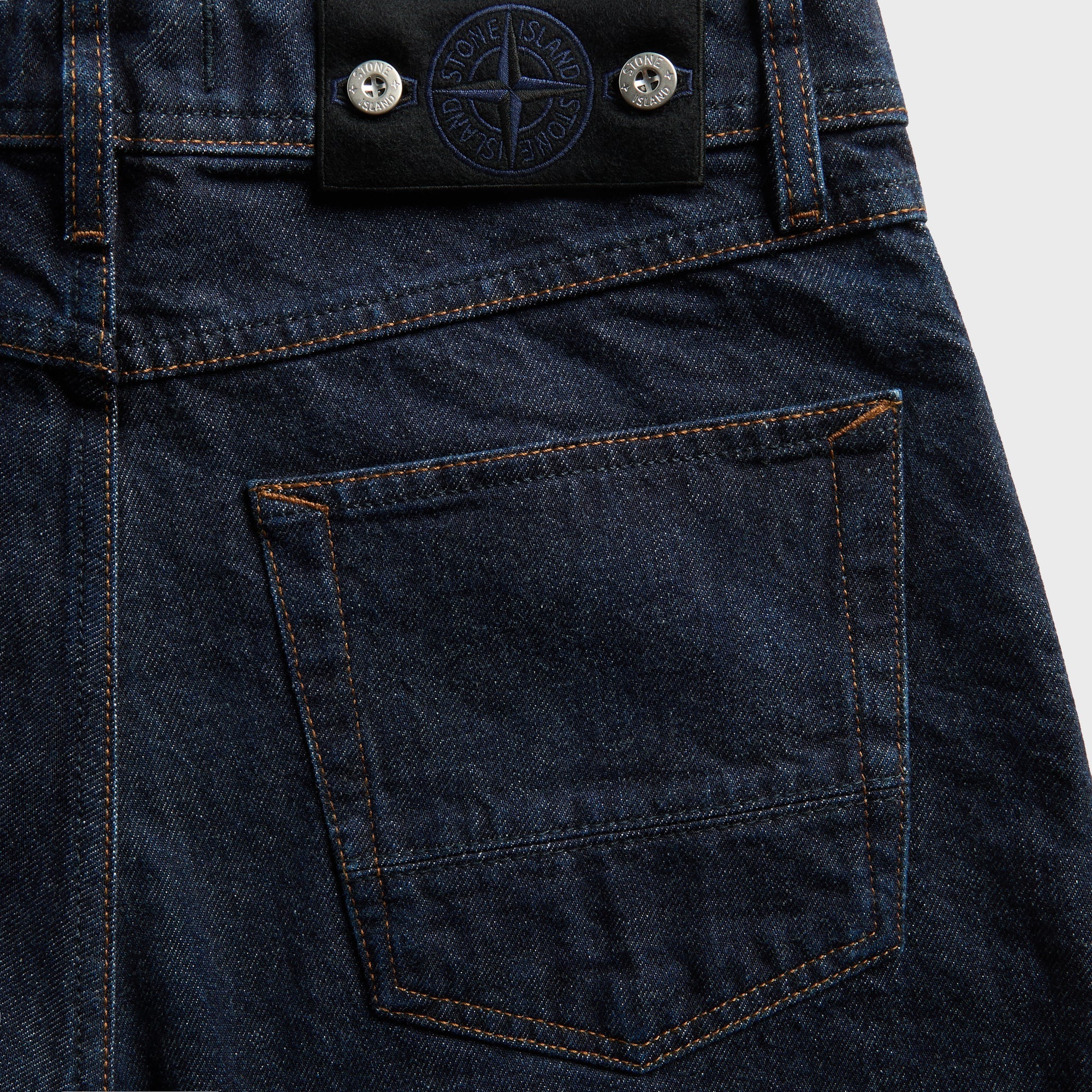 パンツ STONE  26'INDIGO DENIM-RINSED 34 Stone Island Indigo Denim-Rinsed Loose-fit Jean - Blue Rinse – Kith