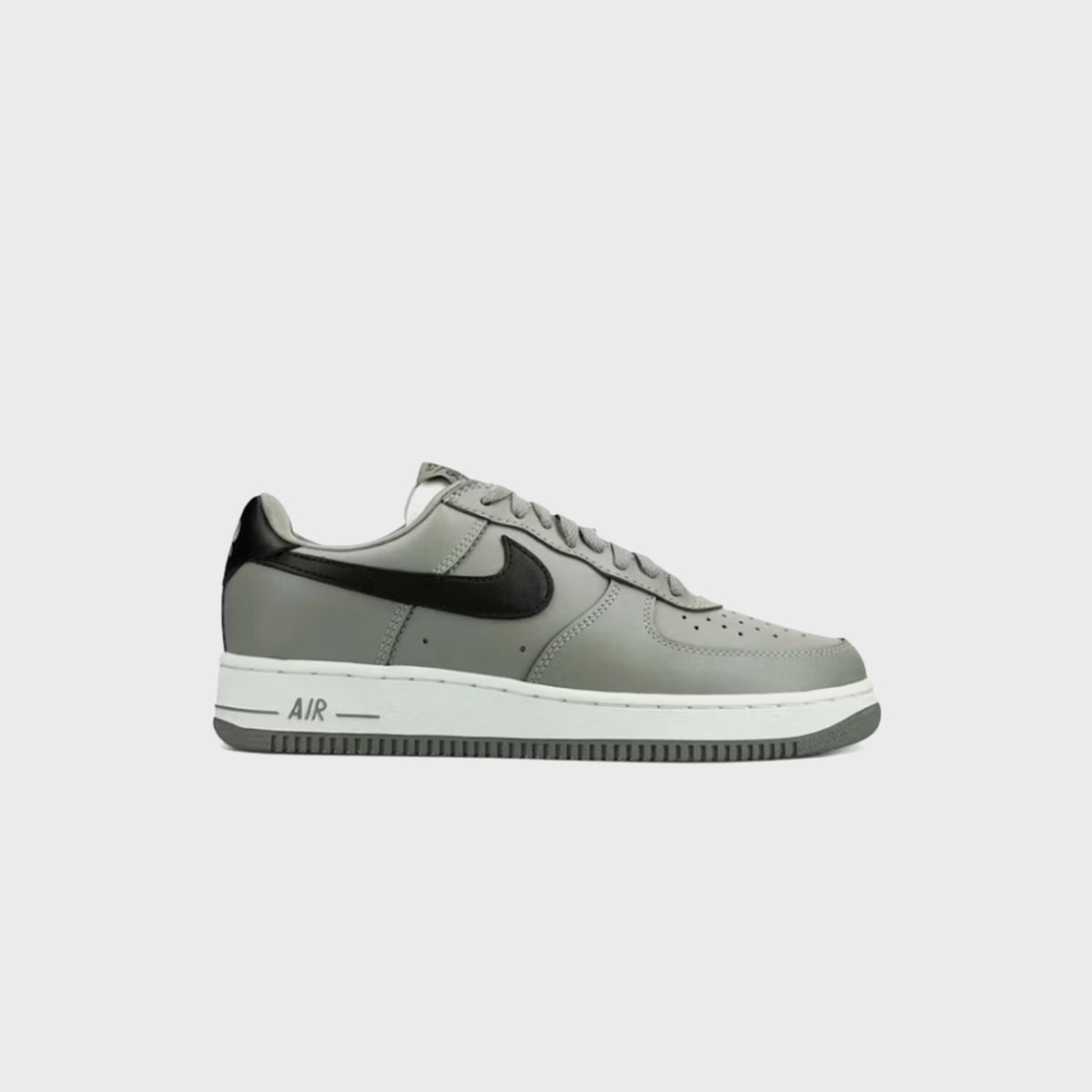 Nike Air Force 1 Low '01 - Light Army / Black / Sail