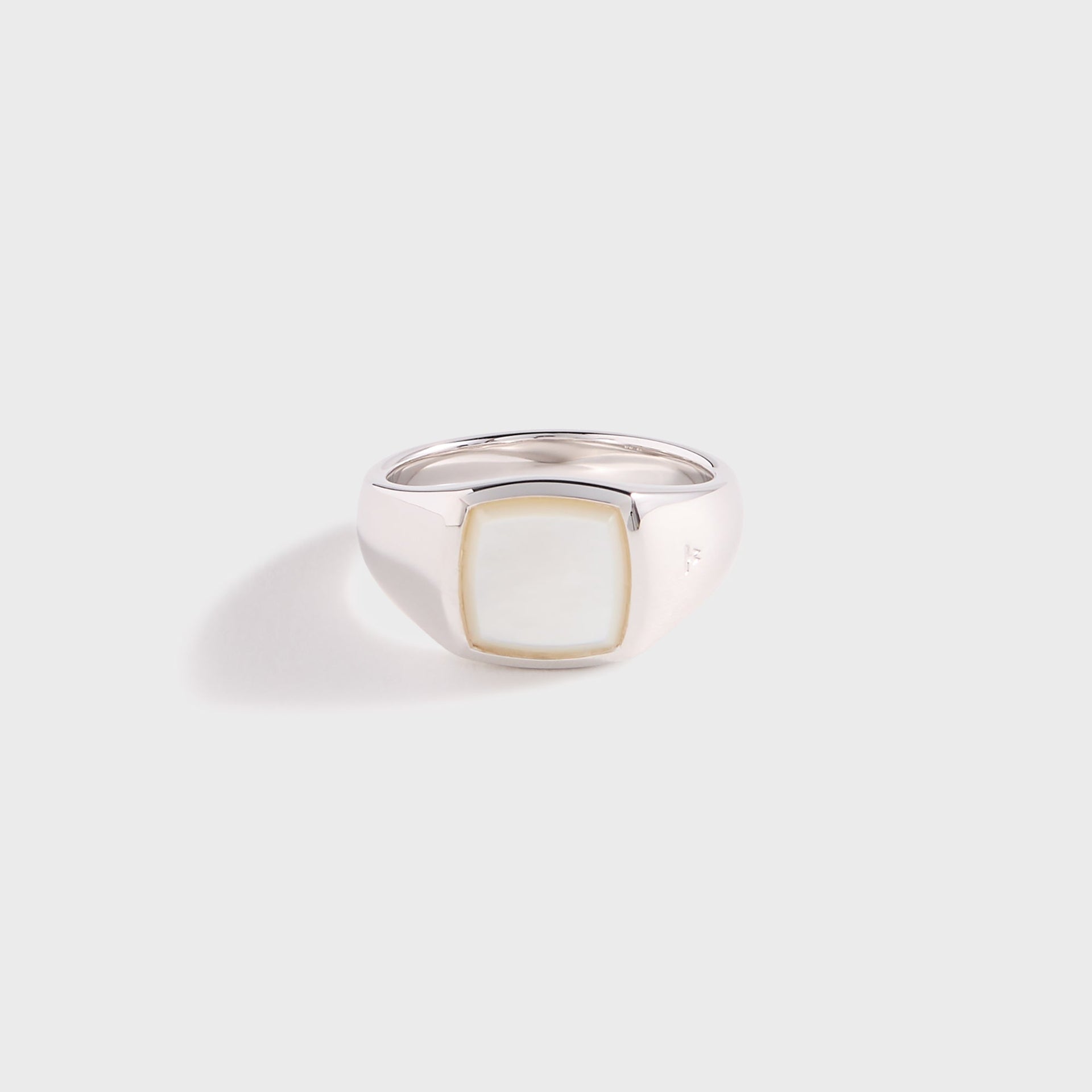 Tom Wood Kay Ring - White / Mother of Pearl