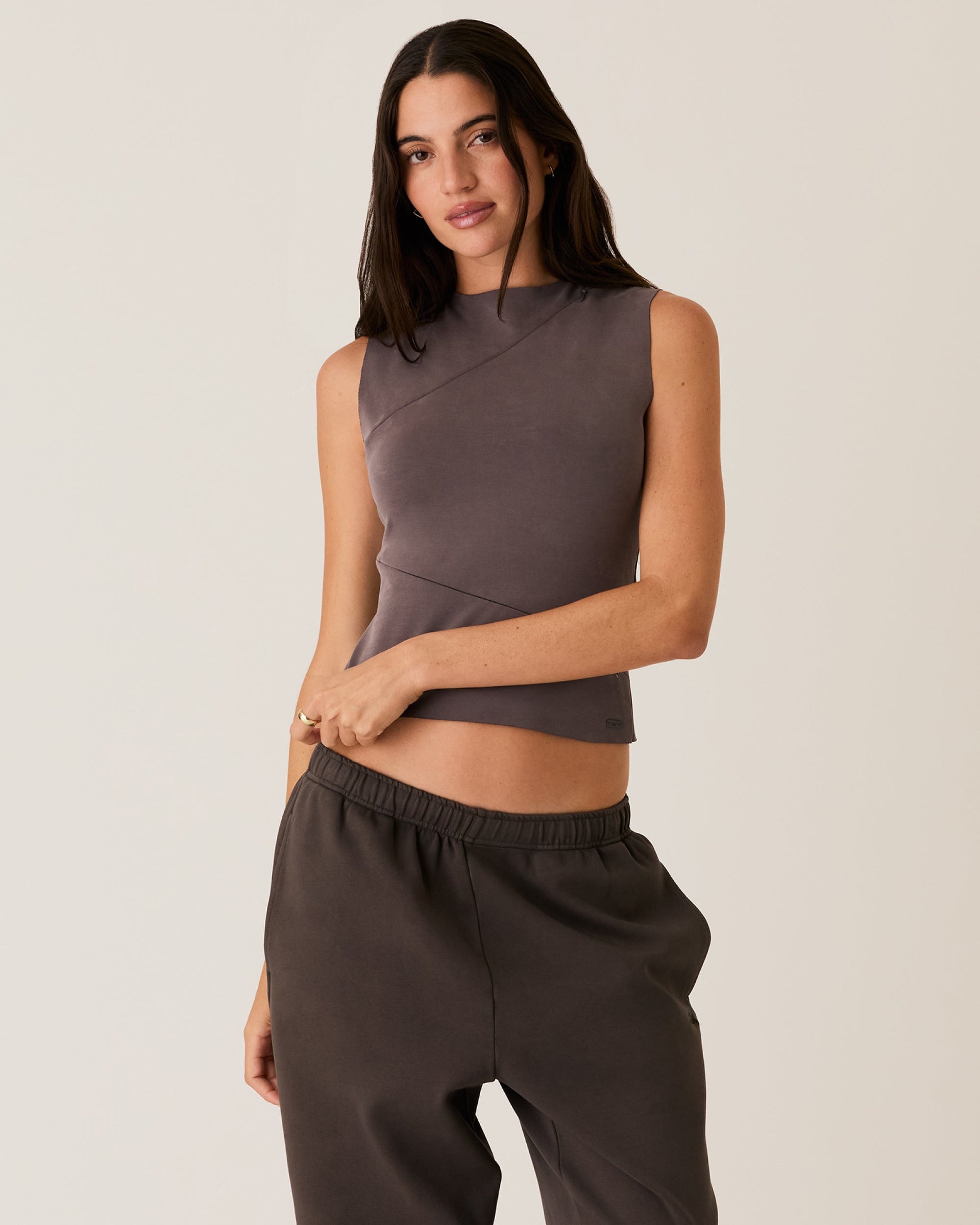 gid://shopify/MediaImage/33949269753984