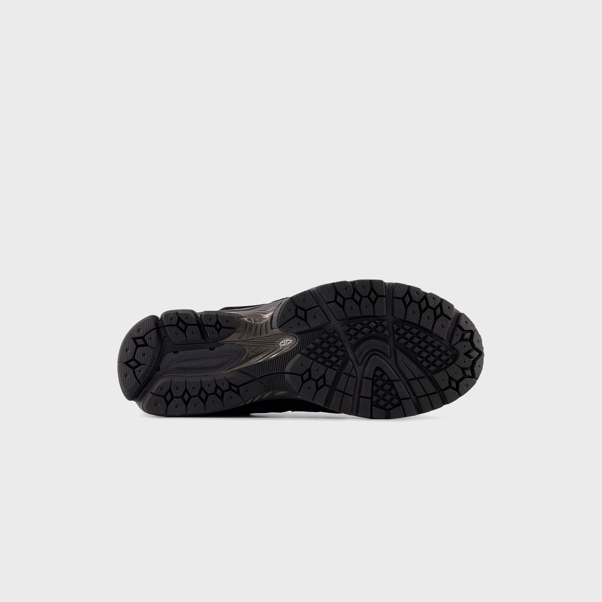 New Balance U2002DX - Black / Magnet