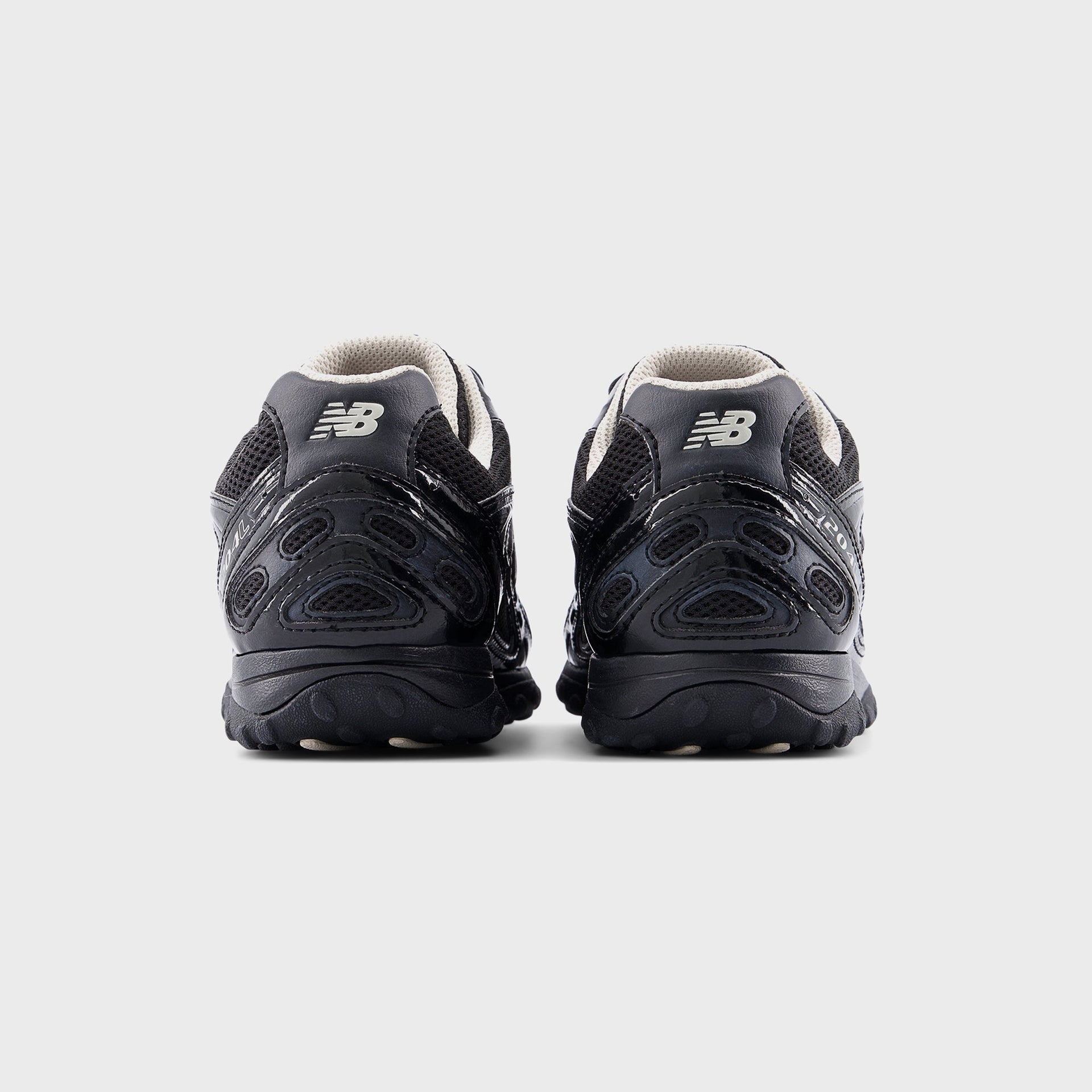 New Balance 204L - Black / Timberwolf