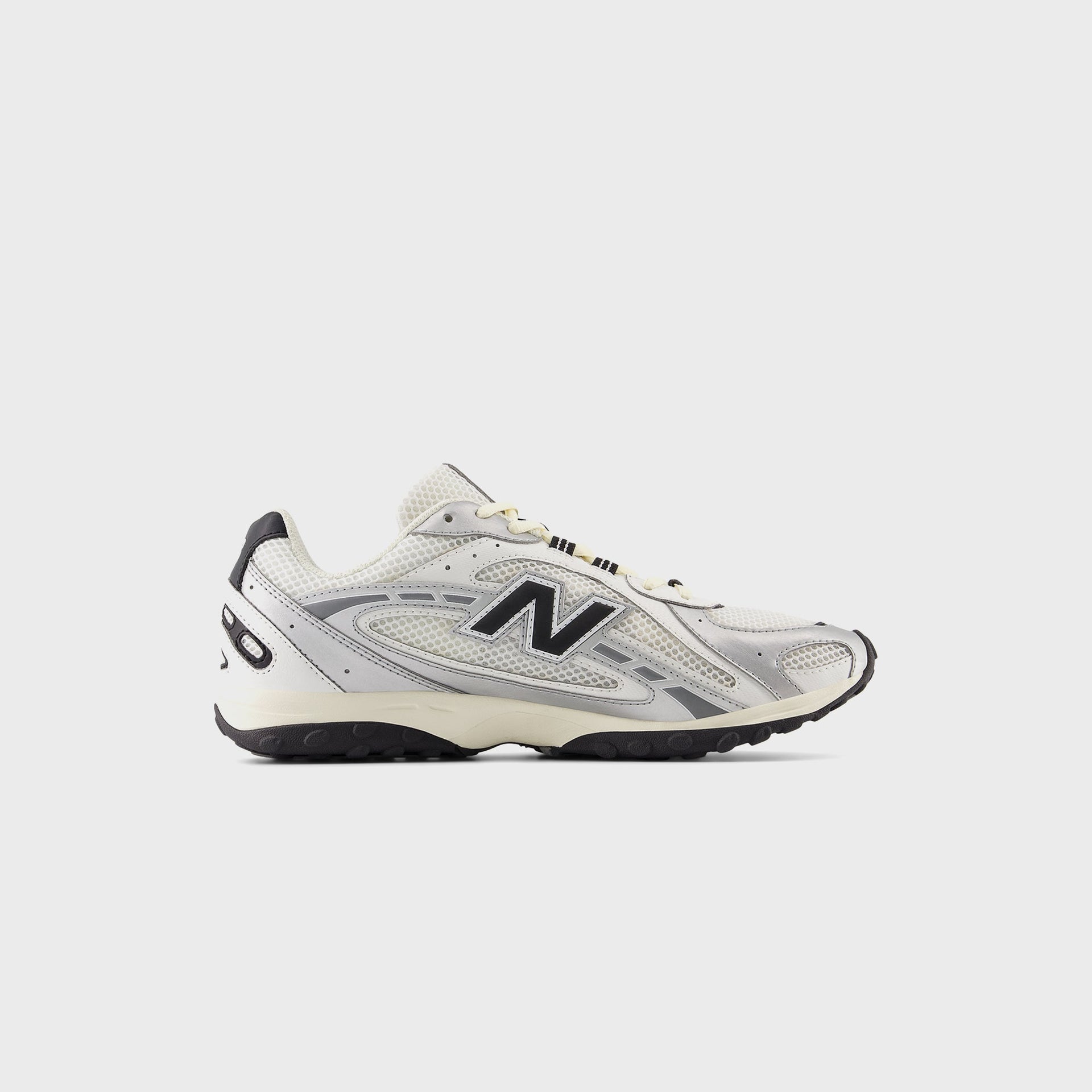 New Balance 204L - Silver Metallic / Black