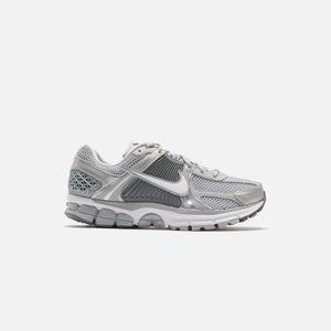 Nike Zoom Vomero 5 - Met Wolf Grey / White / Metallic Silver