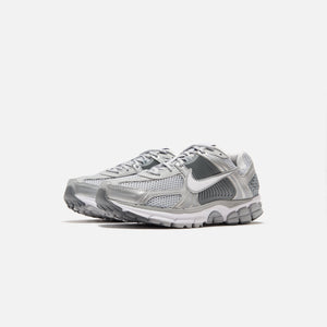 Nike Zoom Vomero 5 - Met Wolf Grey / White / Metallic Silver