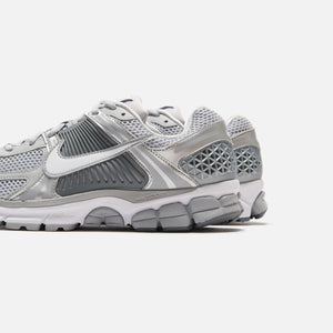 Nike Zoom Vomero 5 - Met Wolf Grey / White / Metallic Silver