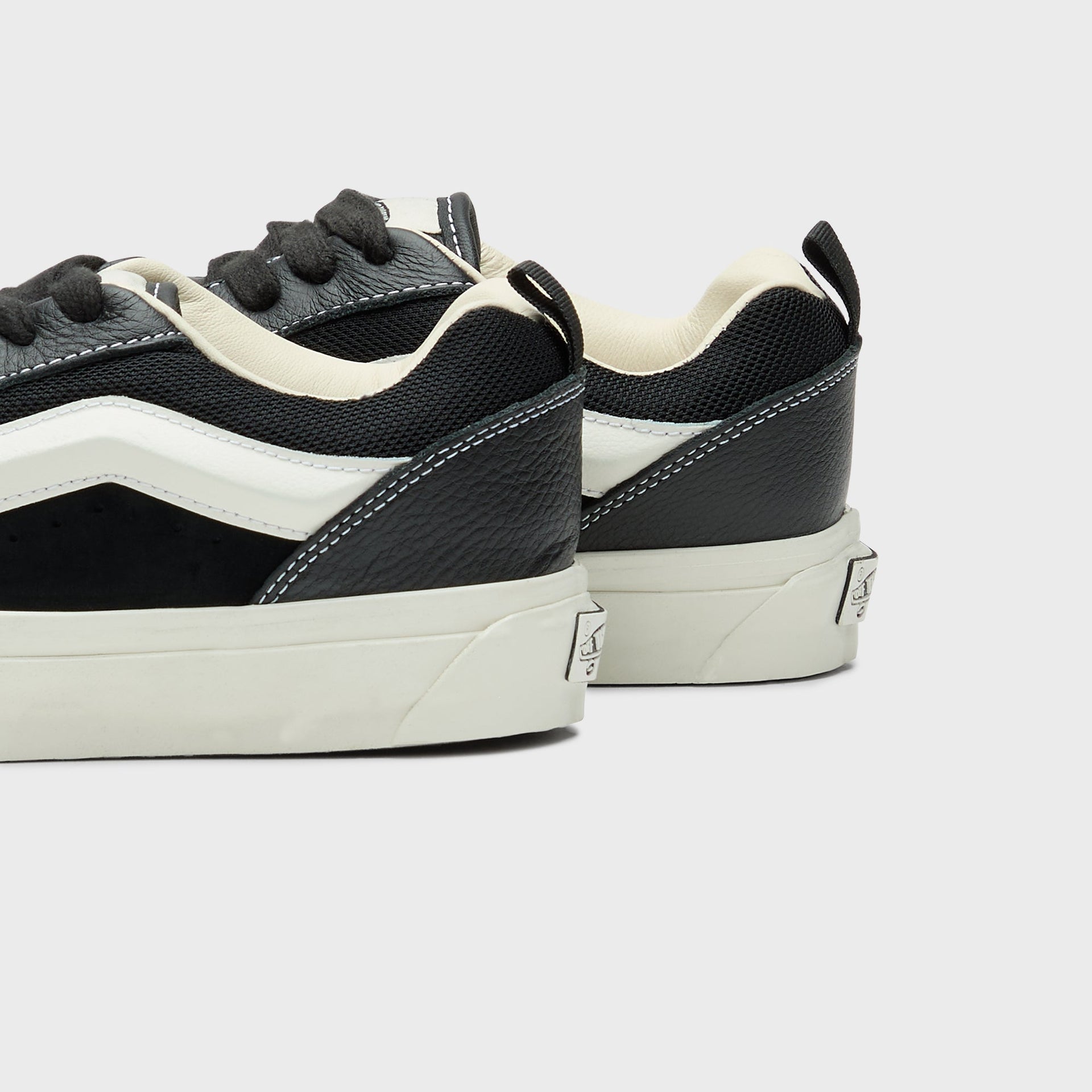 VANS LX Knu Skool - Black