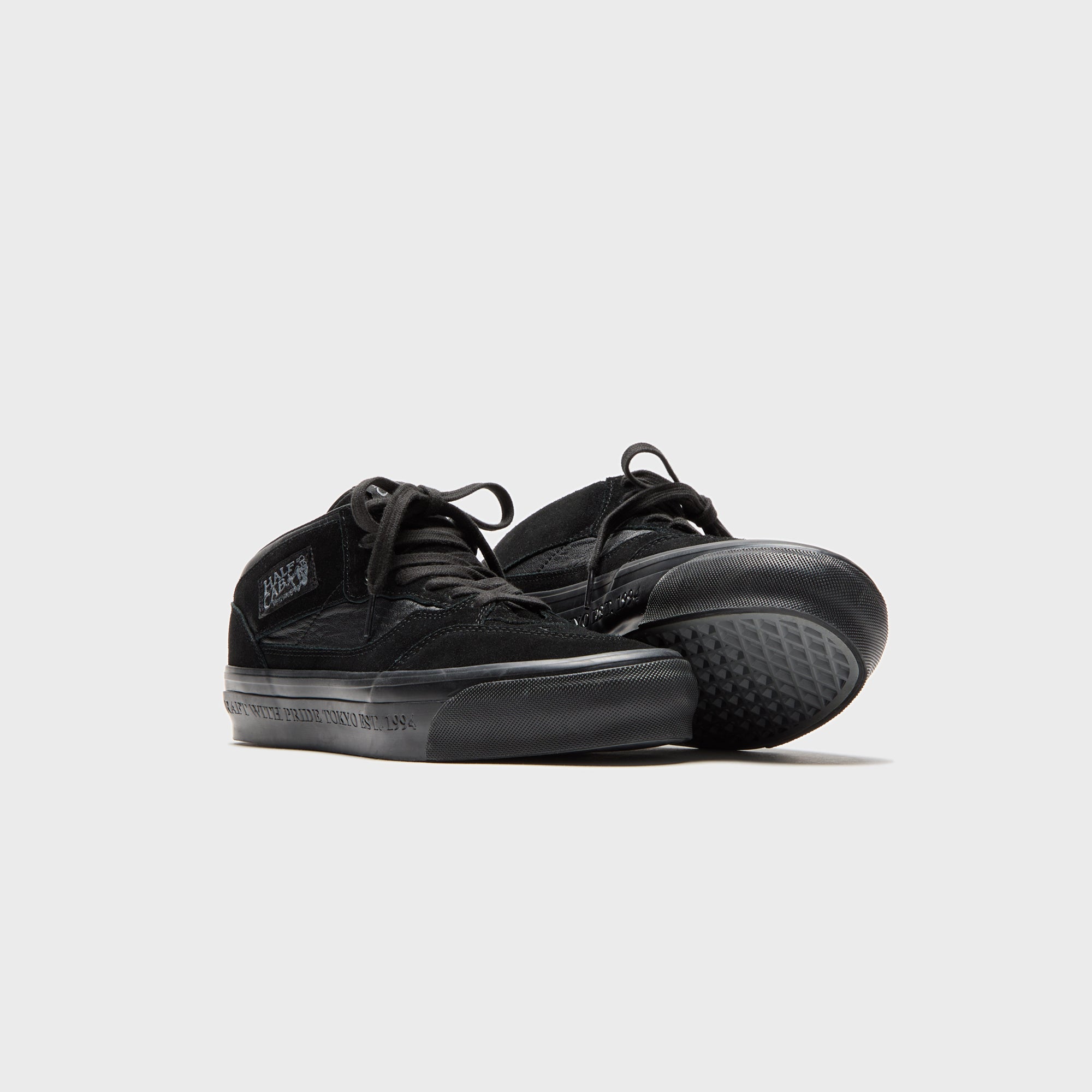 【Vans】★スニーカー★ OTW Vans X NEIGHBORHOOD Half Cab 33 OTW by Vans X NEIGHBORHOOD Half Cab 33 in Black | Vans