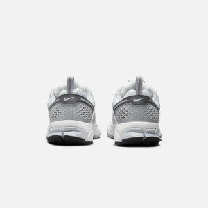 Nike GS Zoom Vomero 5 - Pure Platinum / Metallic Silver / Summit White / Dark Grey