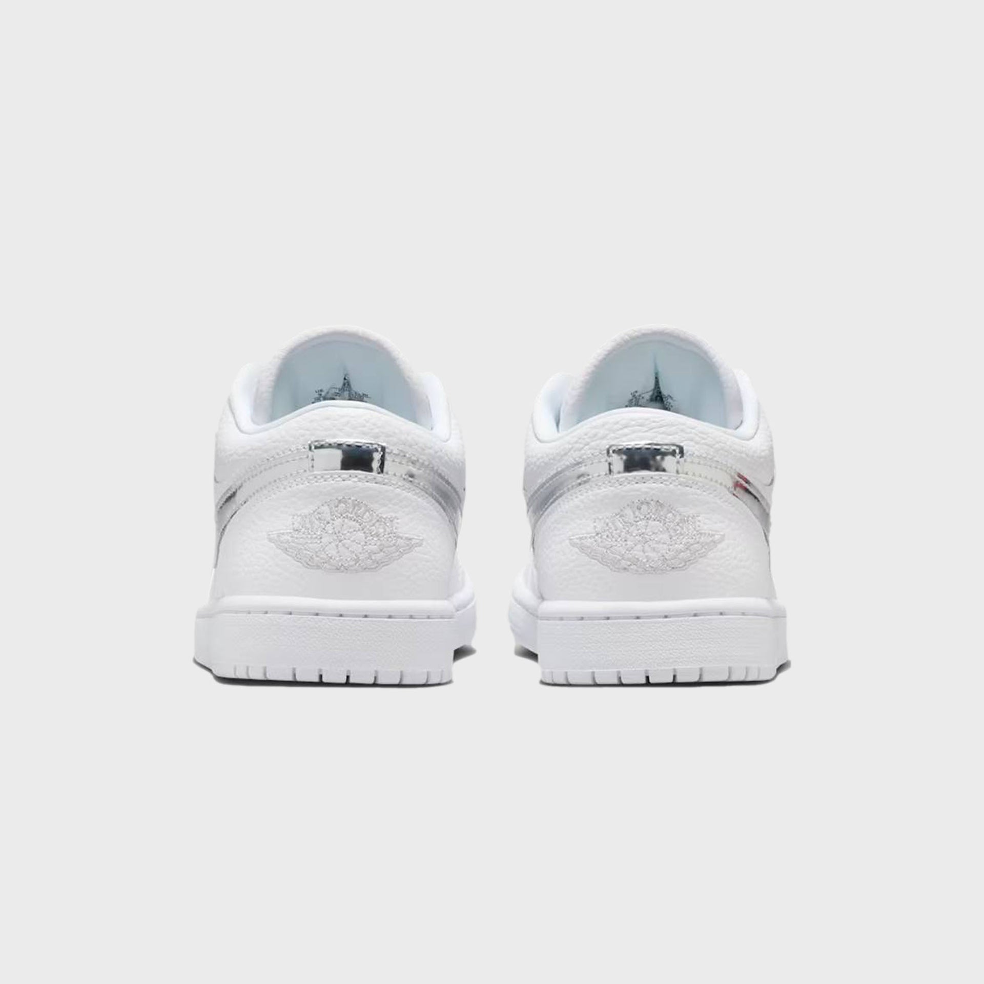 Jordan WMNS Air Jordan 1 Low SE - White / Metallic Silver