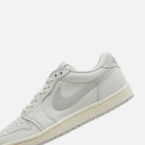 Air Jordan 1 Low Light Smoke Grey