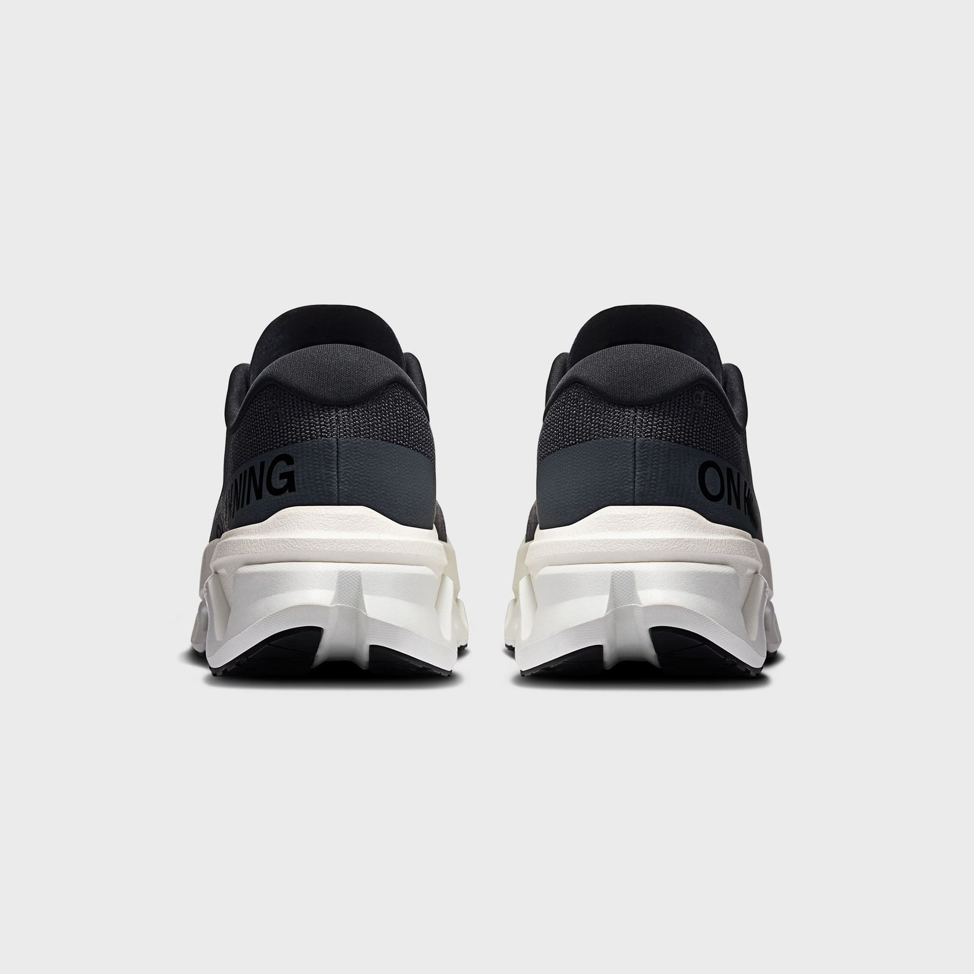 On Running Cloudmonster 3 Hyper - Black / Ivory