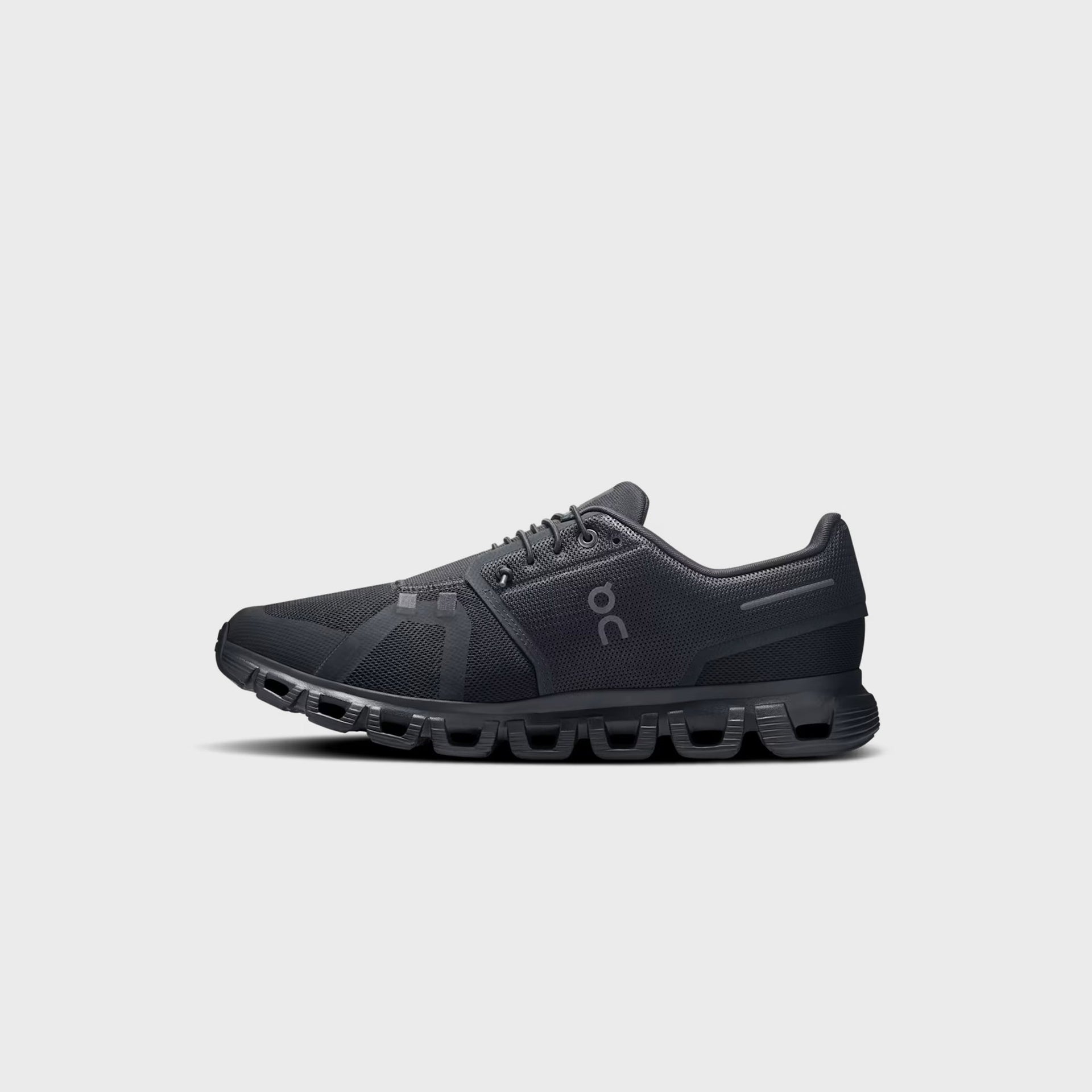 On Running Cloud 6 - Black / Eclipse