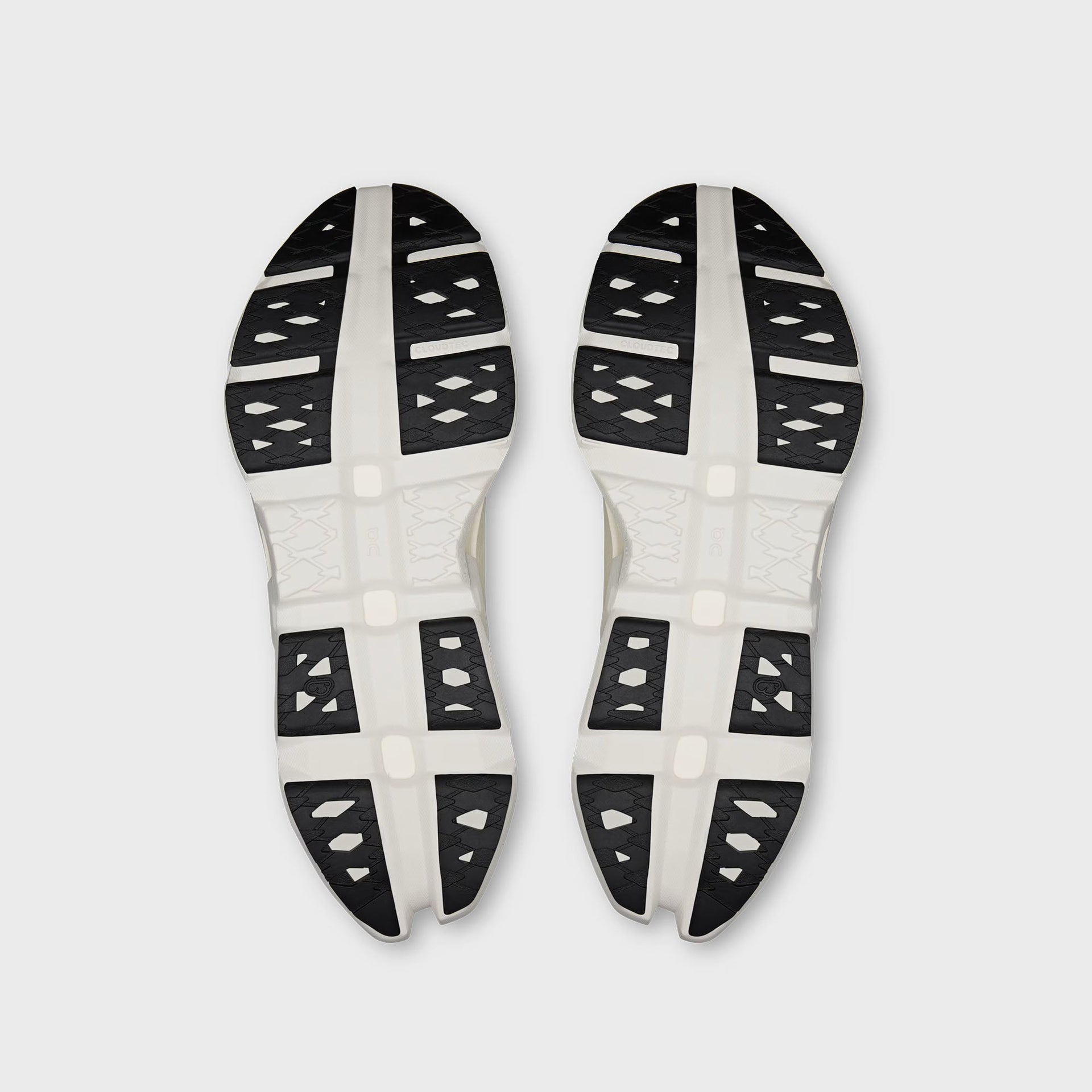 On Running Cloudmonster 3 Hyper - Black / Ivory