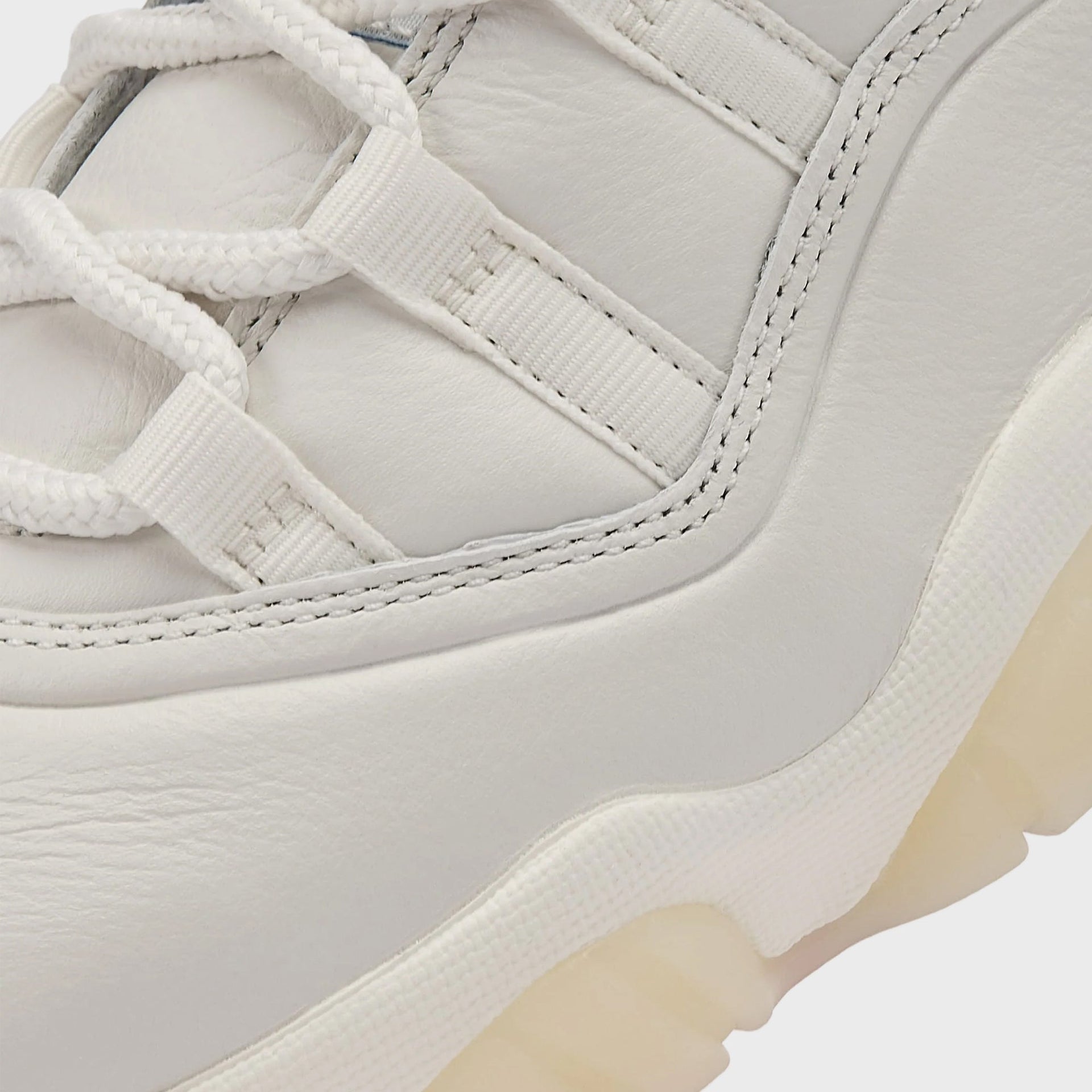 Nike Air Jordan 11 Retro - Sail / Newsprint / Sport Royal