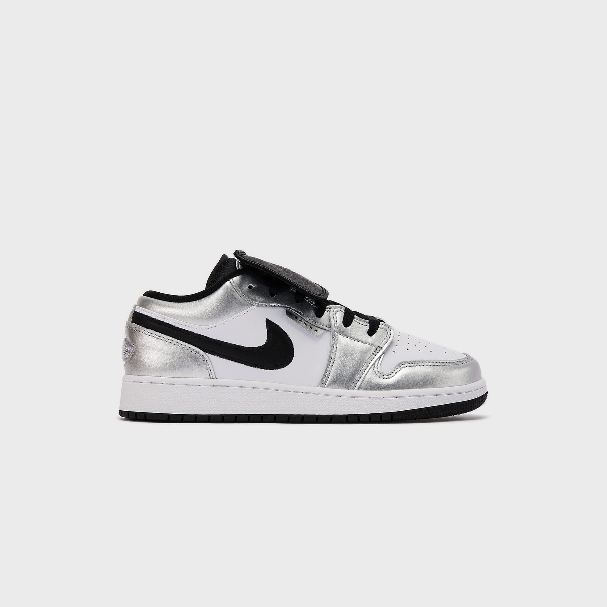 新品NIKE Air Jordan 1 Low GS 23cm Jordan GS Air Jordan 1 Low SE - White / Metallic Silver / Black – Kith