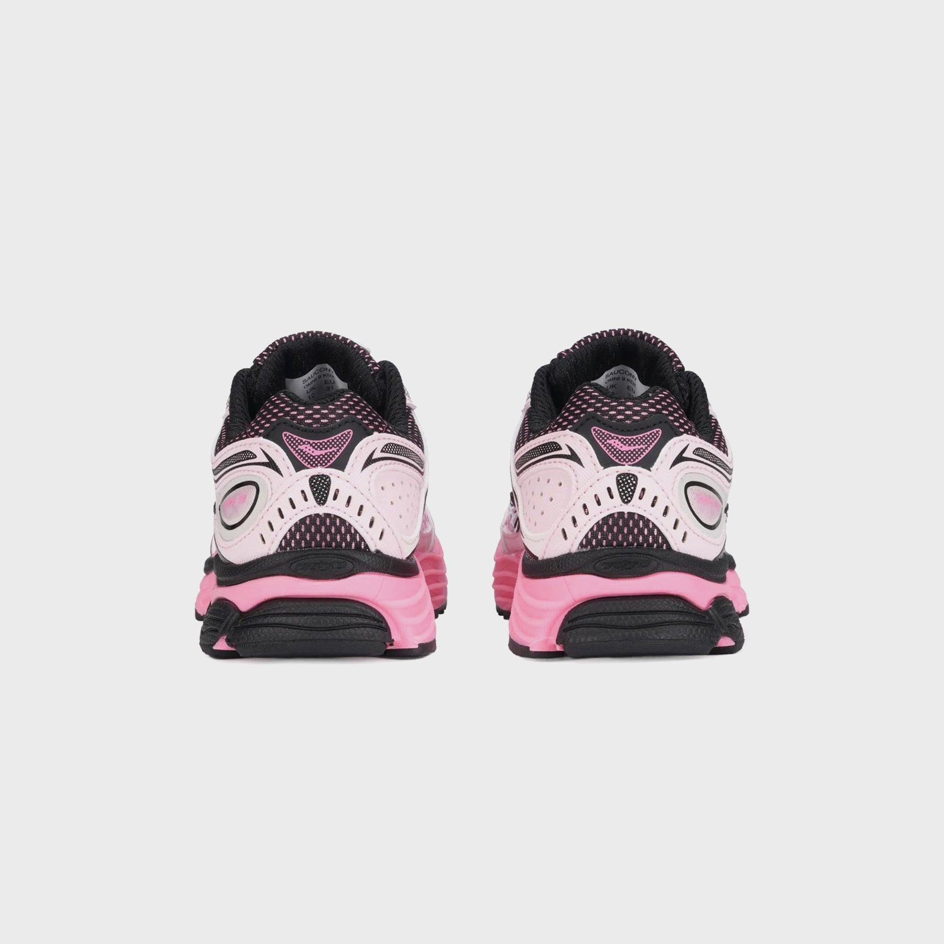 Saucony PS Omni 9 KDZ sneakers heel view of the pair with pink mesh and salmon midsole