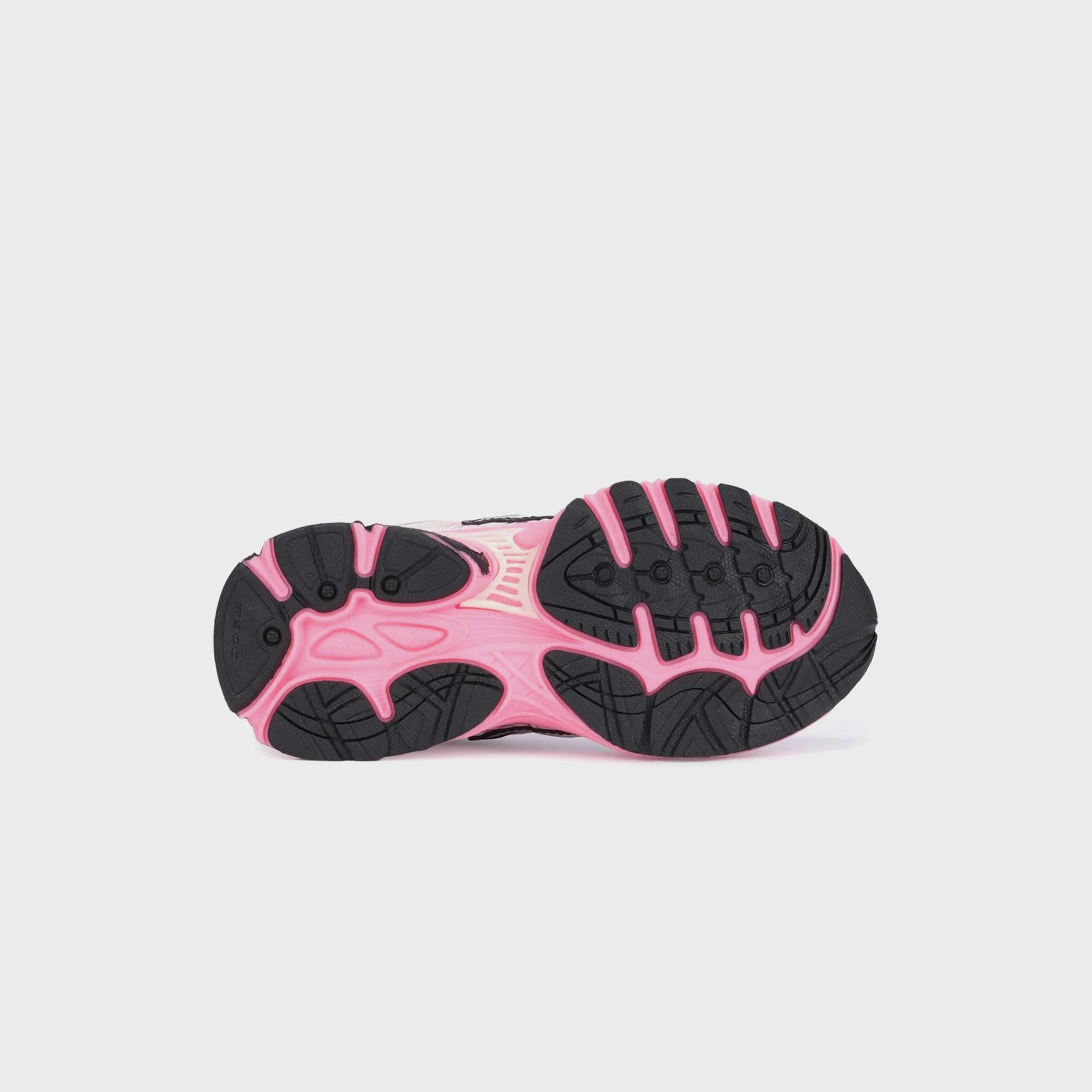 Saucony GS Omni 9 KDZ sneaker, bottom view of black and pink rubber outsole tread