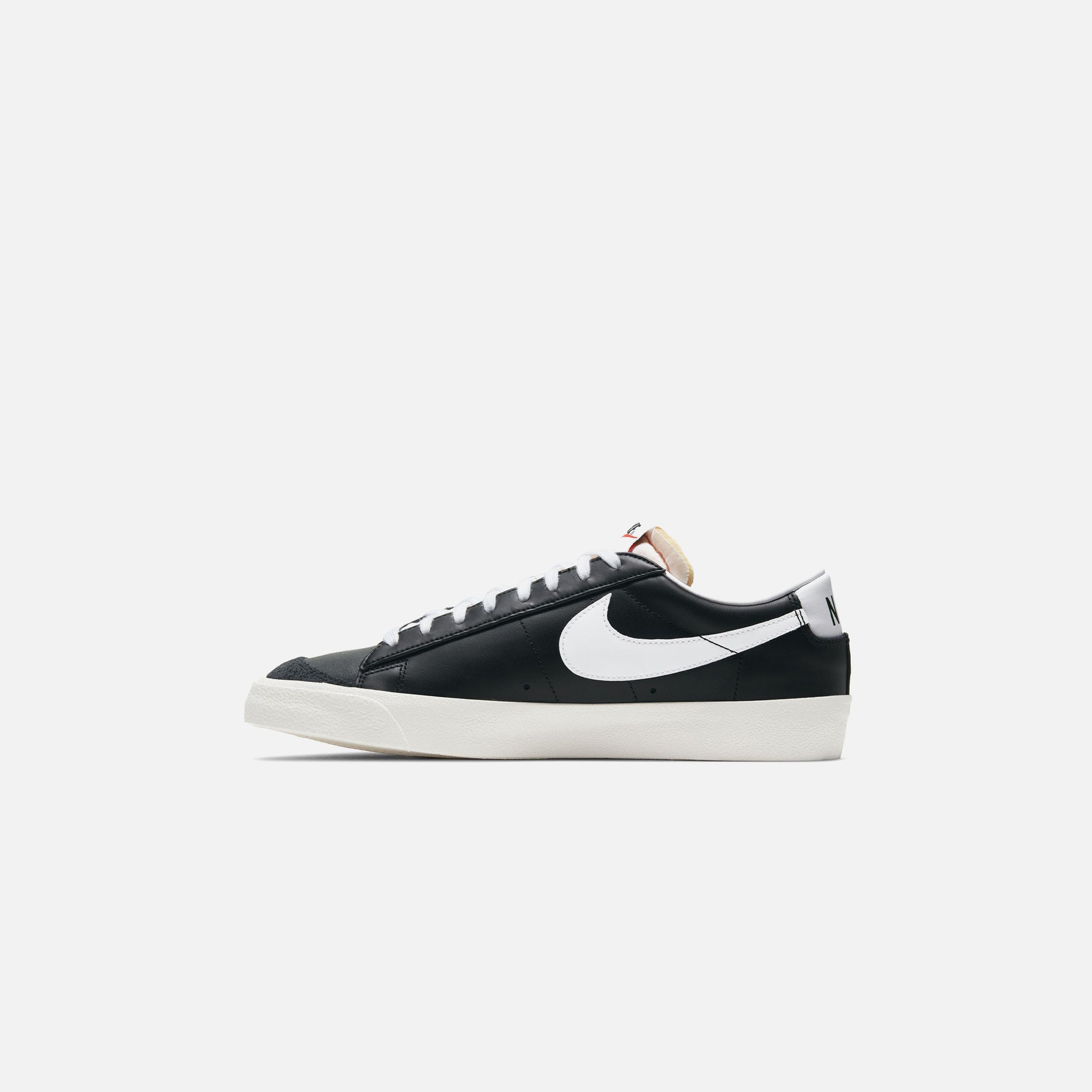 Nike Blazer Low `77 - Vintage Black / White / Sail / Black