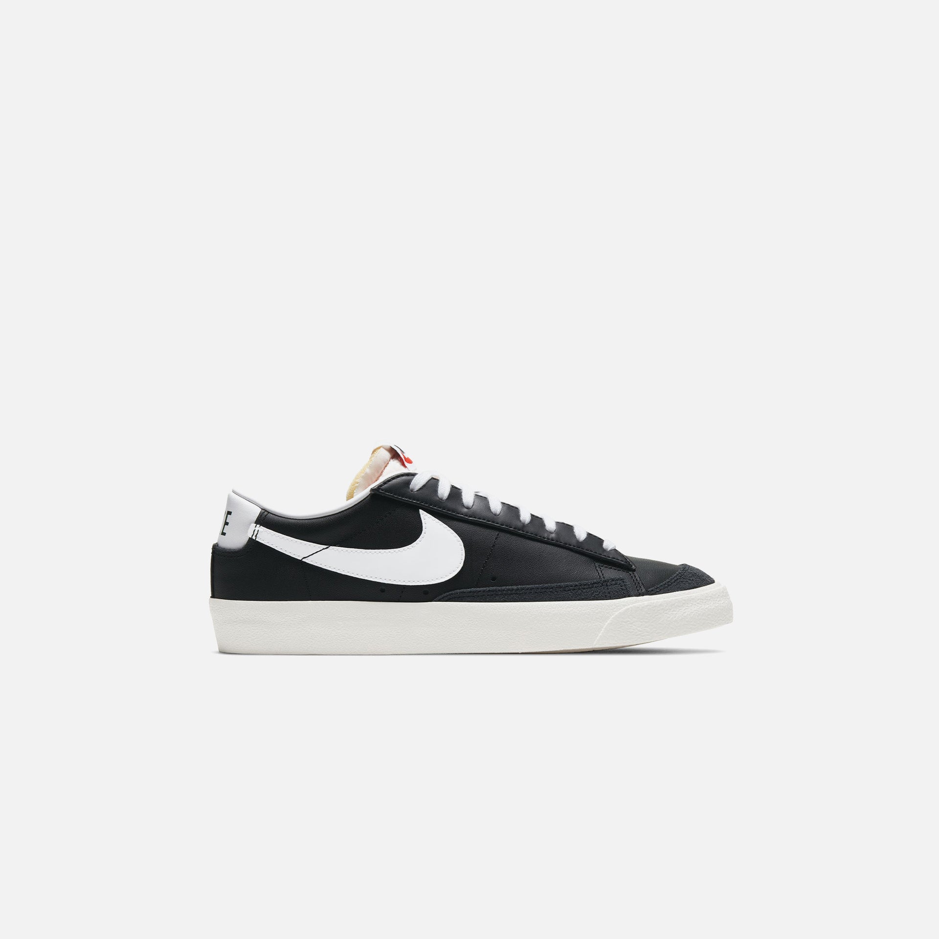 Nike Blazer Low `77 - Vintage Black / White / Sail / Black