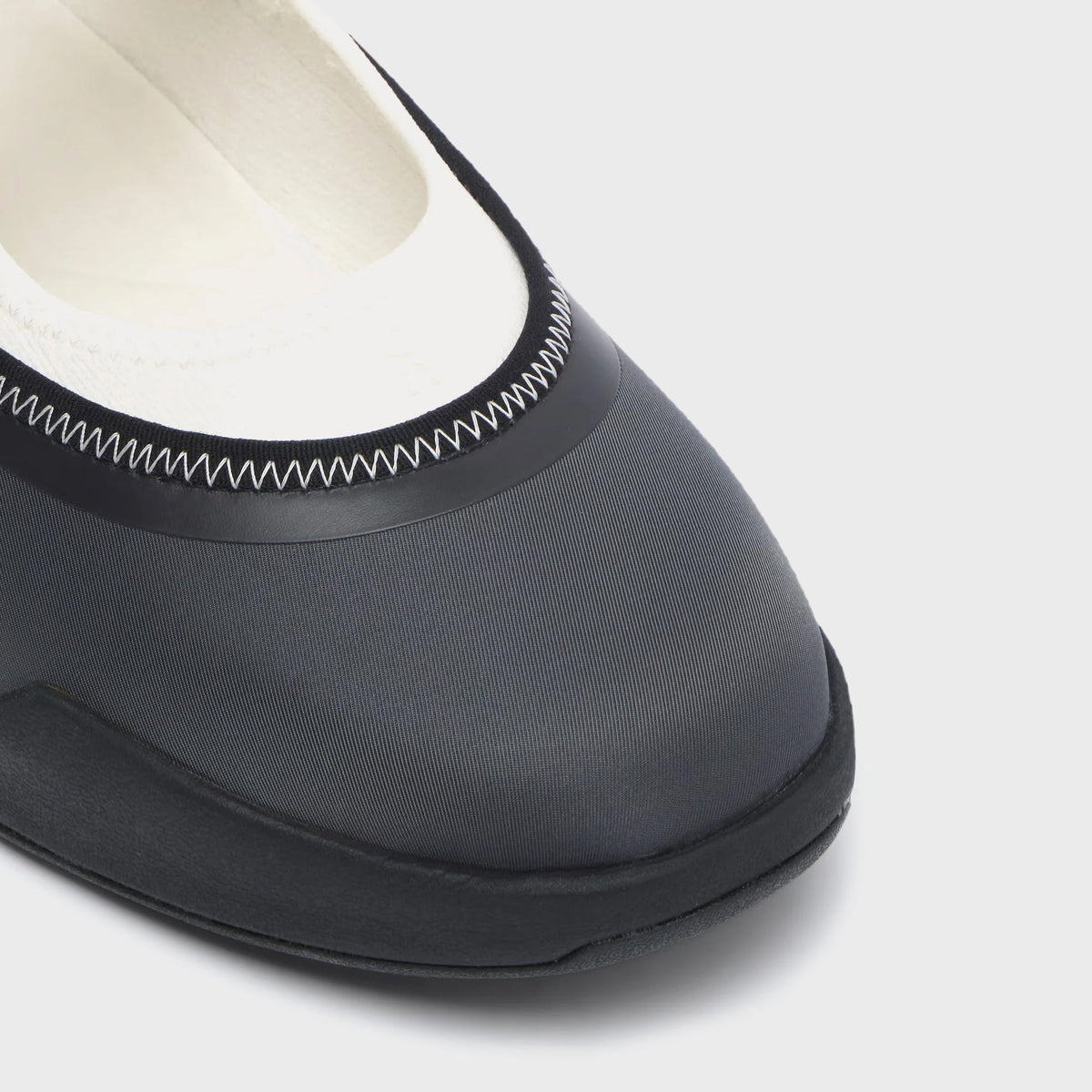 On Running WMNS Cloudnova Moon Mary Janes - Black / Ivory