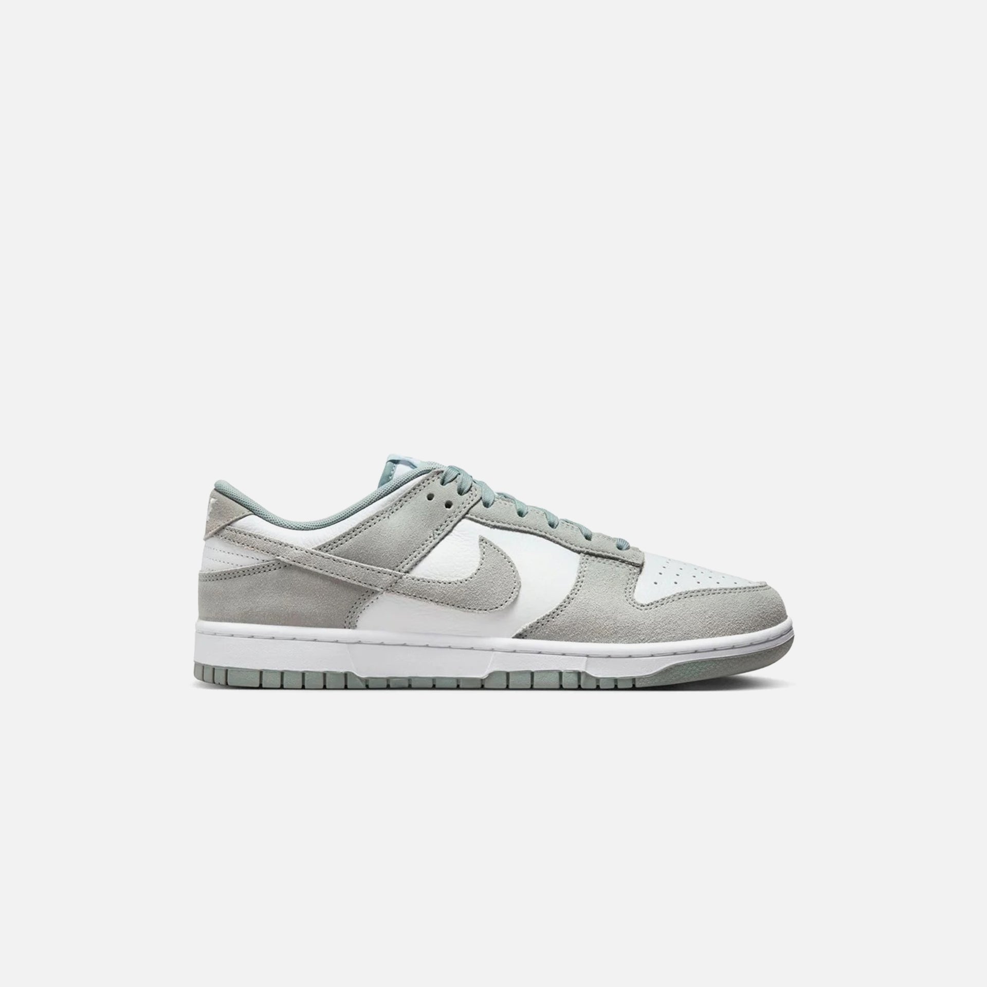 Nike Dunk Low Retro SE - White / Light Pumice