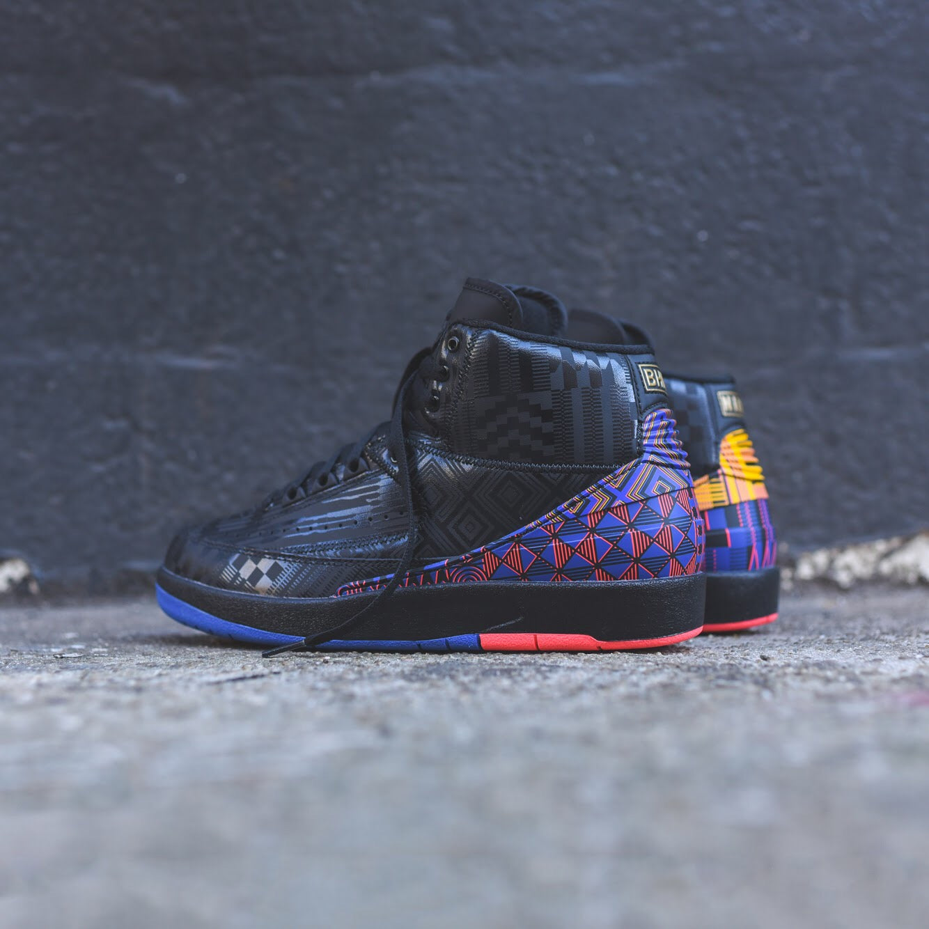 Nike Air Jordan 2 Retro BHM - Black / Metallic Gold