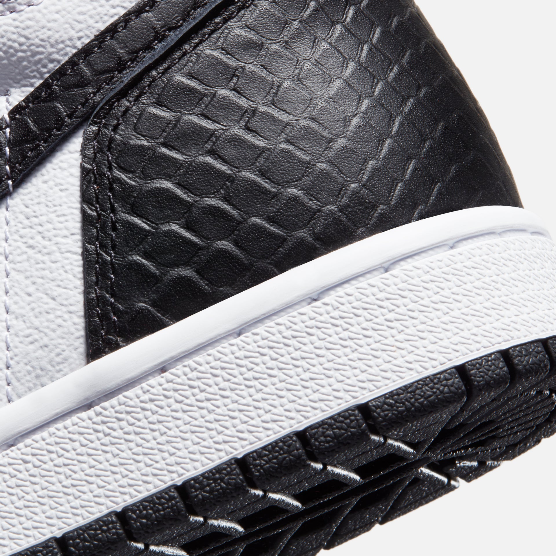 Nike WMNS Air Jordan 1 High - University Red / Black / White