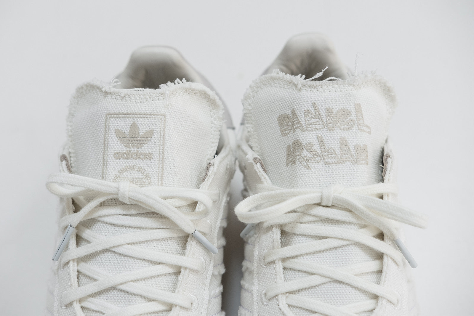限定100足 KITH NYC x Daniel Arsham x NIKE Adidas New York Arsham in Tonal White — MAJOR
