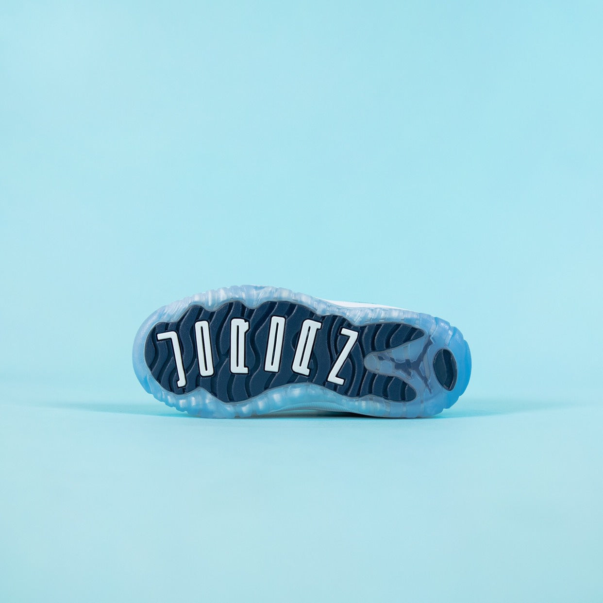 Nike Air Jordan 11 Retro Pre-School Low LE - White / Black / Navy