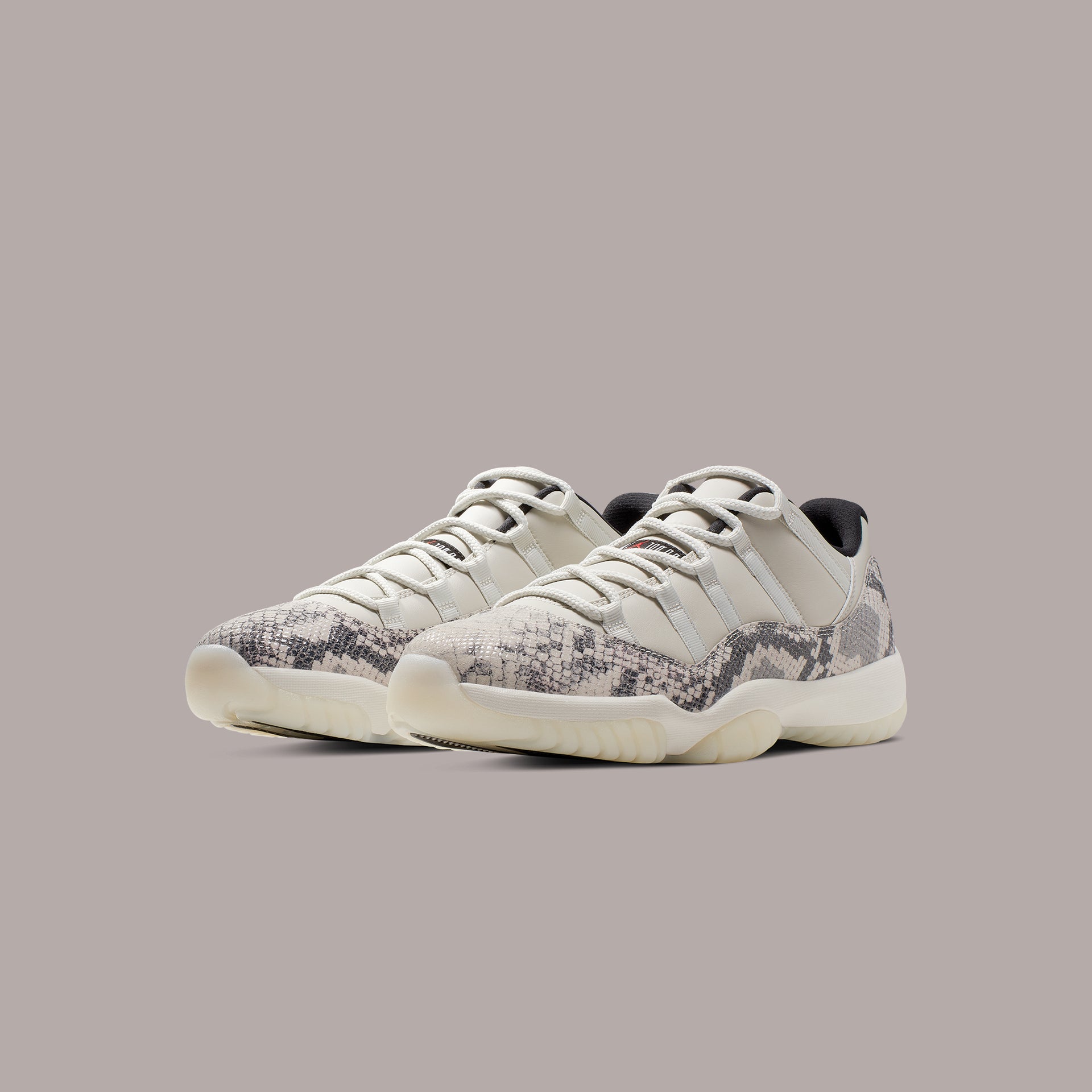 Nike Air Jordan 11 Retro Low LE - Light Bone / Smoke Grey / Black