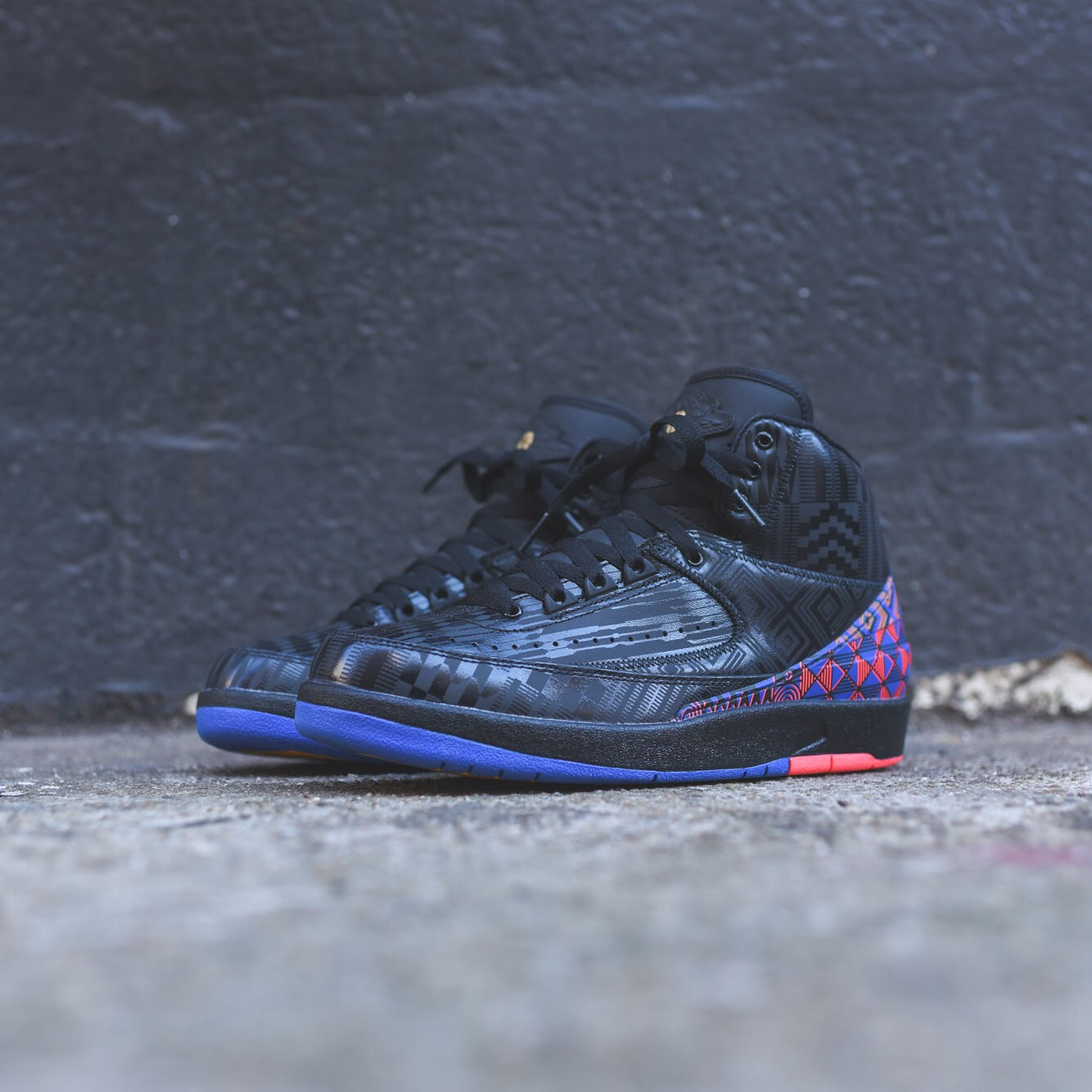 Nike Air Jordan 2 Retro BHM - Black / Metallic Gold