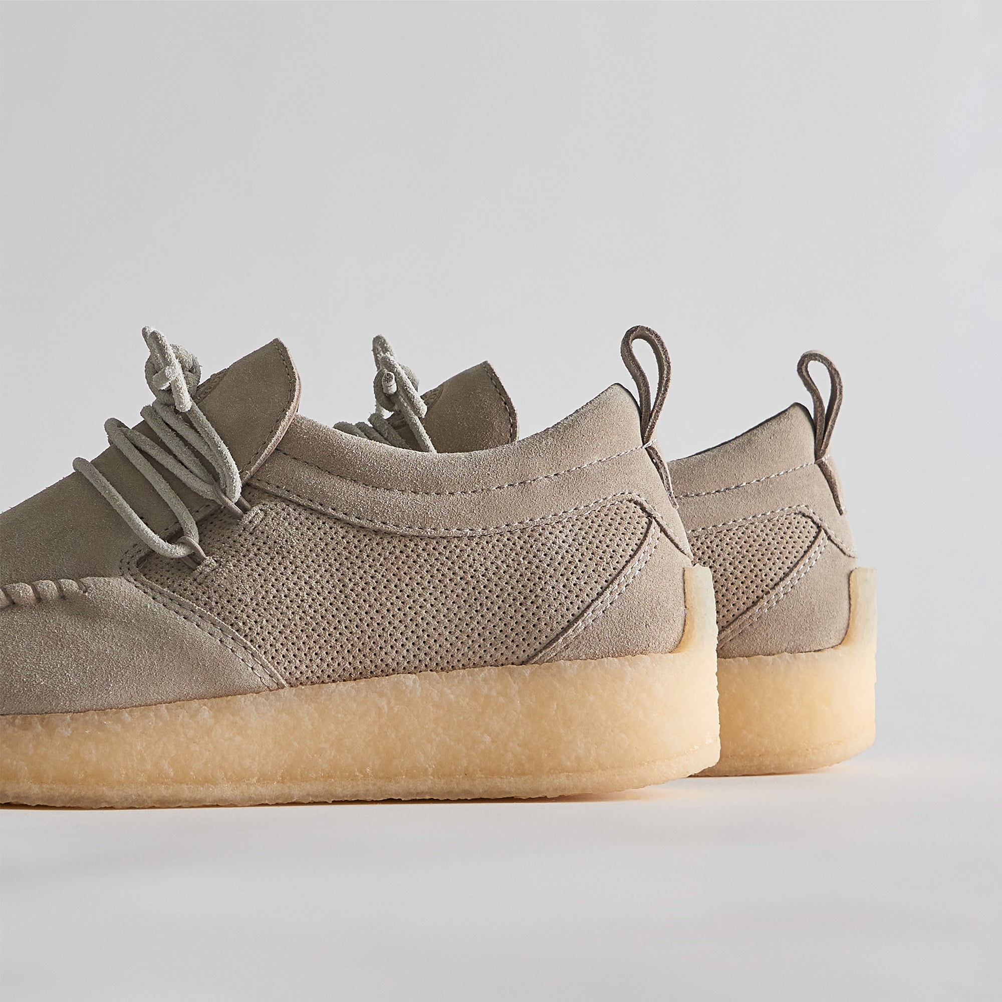 KITH キス Ronnie Fieg Clarks Maycliffe Shoes シューズ Ronnie Fieg for Clarks Maycliffe - Sand Suede – Kith